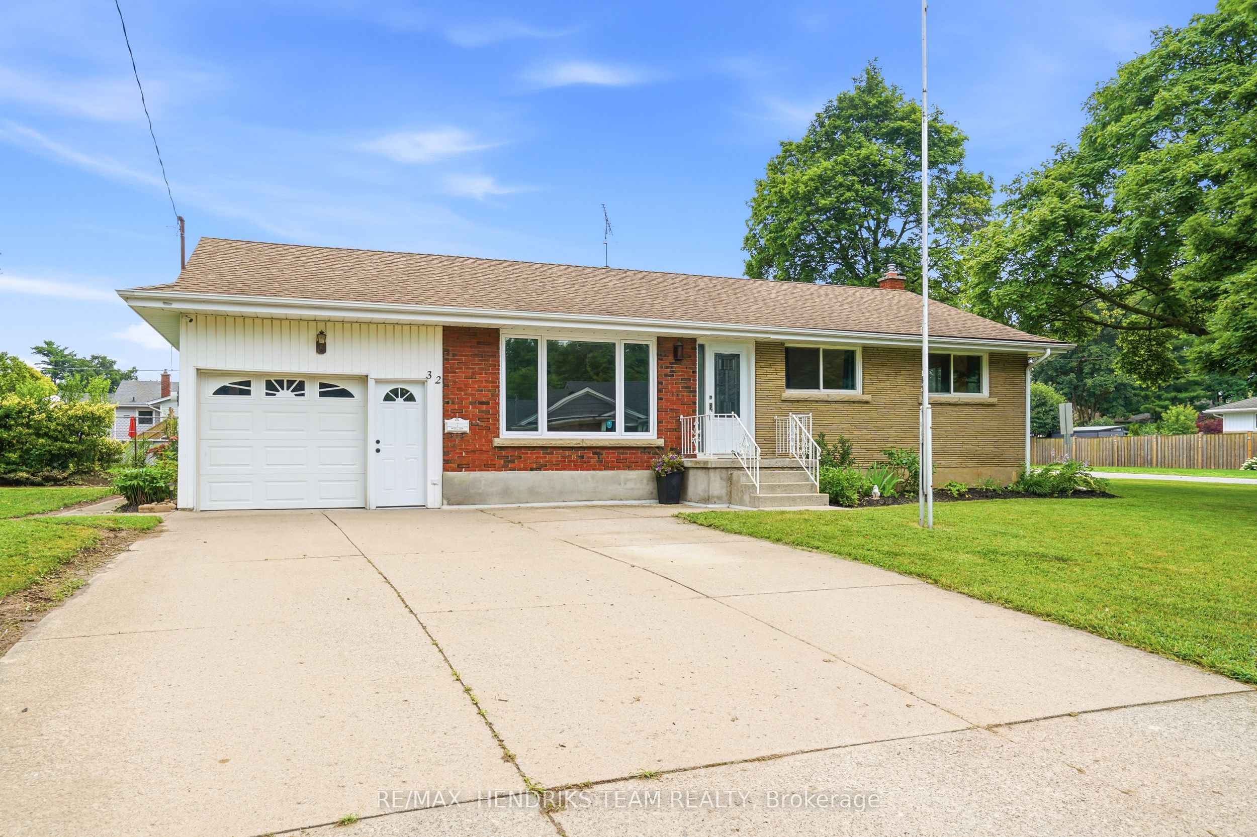 32 Hanson Drive, St. Catharines, ON L2M 2X1 photo 2