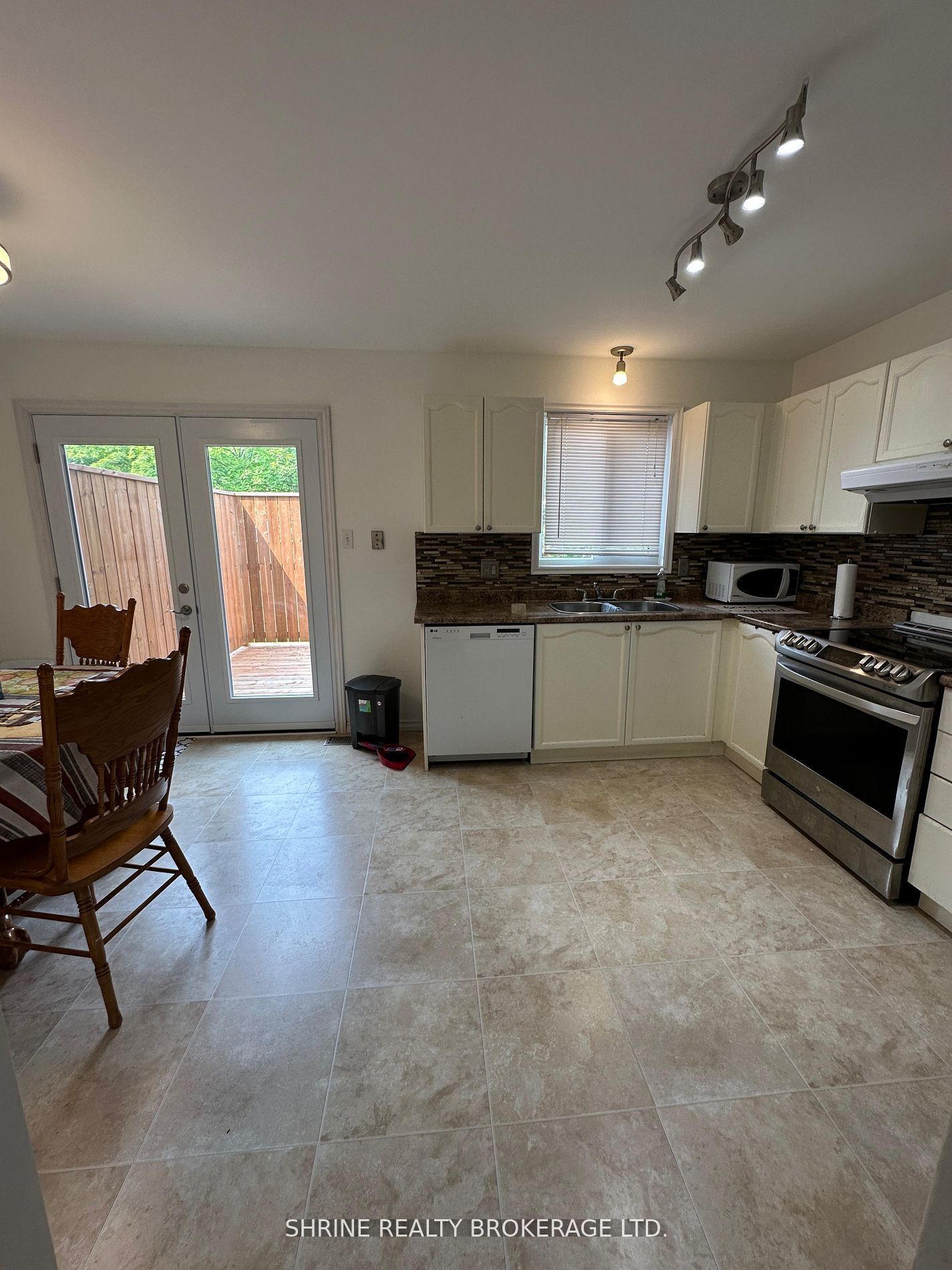 70 Chapman Court 19, London North, ON N6G 4Z4 photo 3