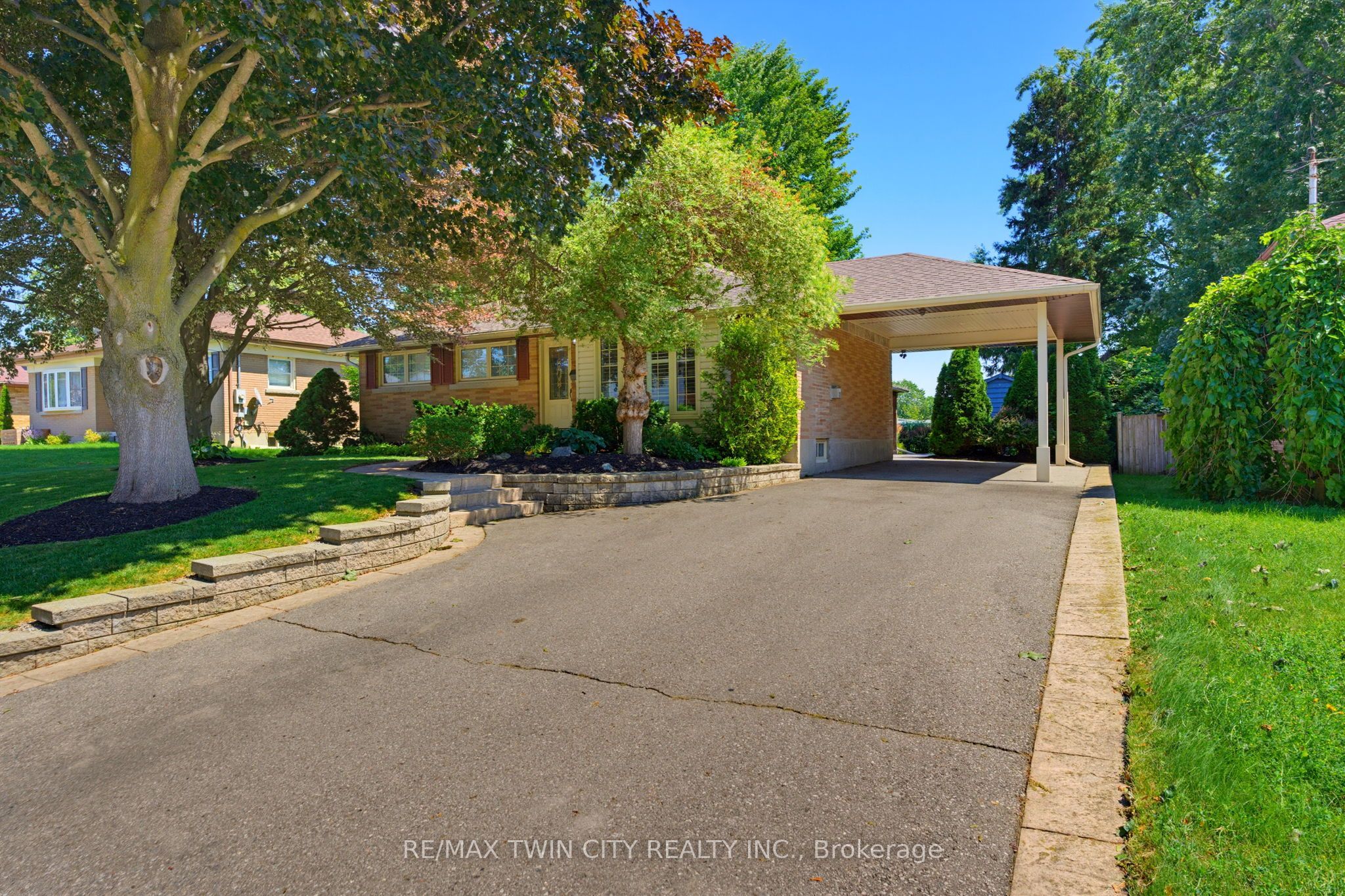 35 Varadi Avenue, Brantford, ON N3R 3N2 photo 3