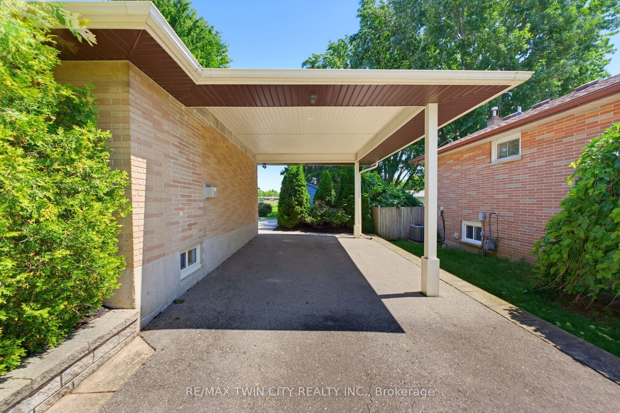 35 Varadi Avenue, Brantford, ON N3R 3N2 photo 5