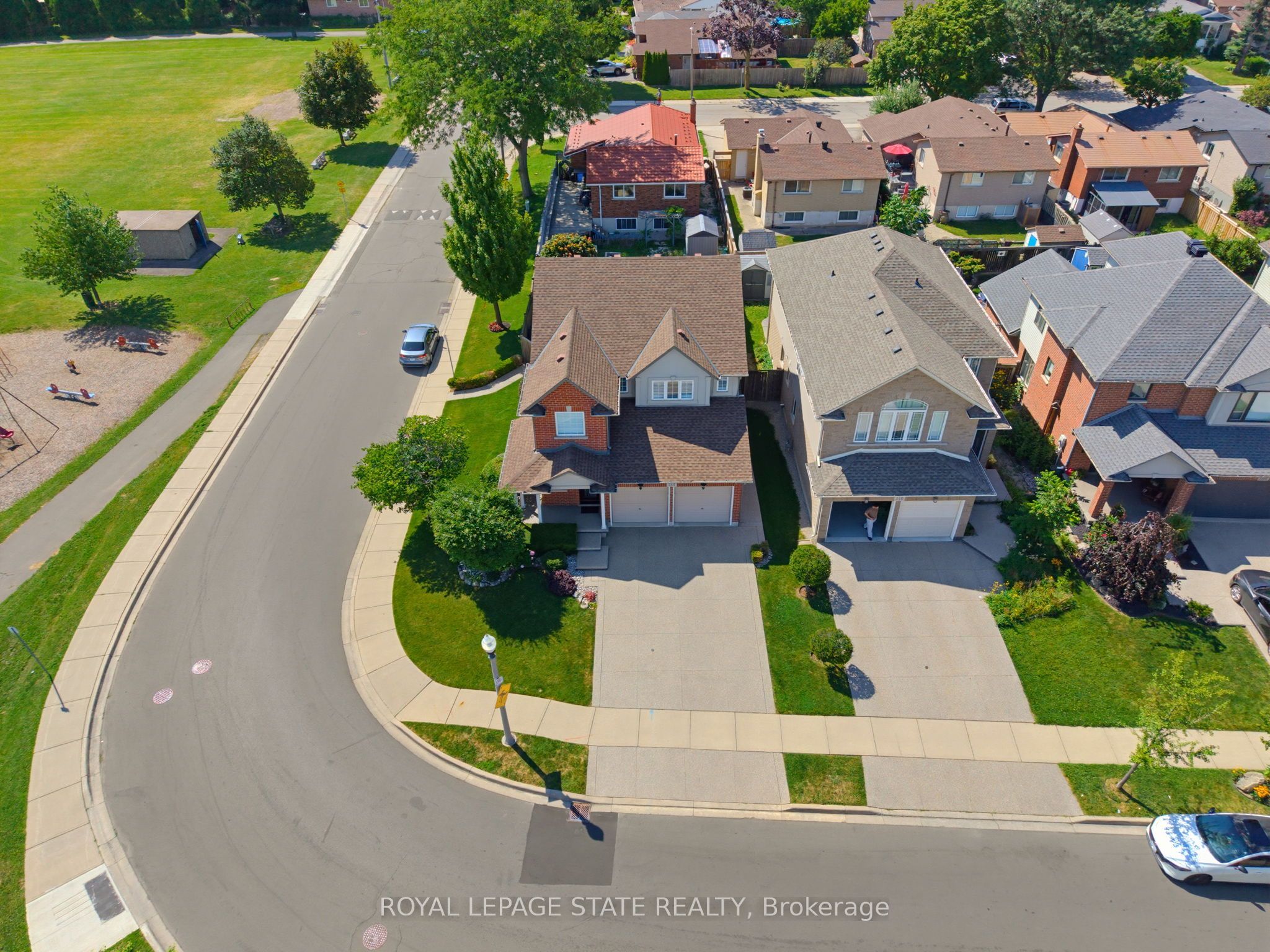 314 Brigadoon Drive, Hamilton, ON L9C 0B7 photo 2