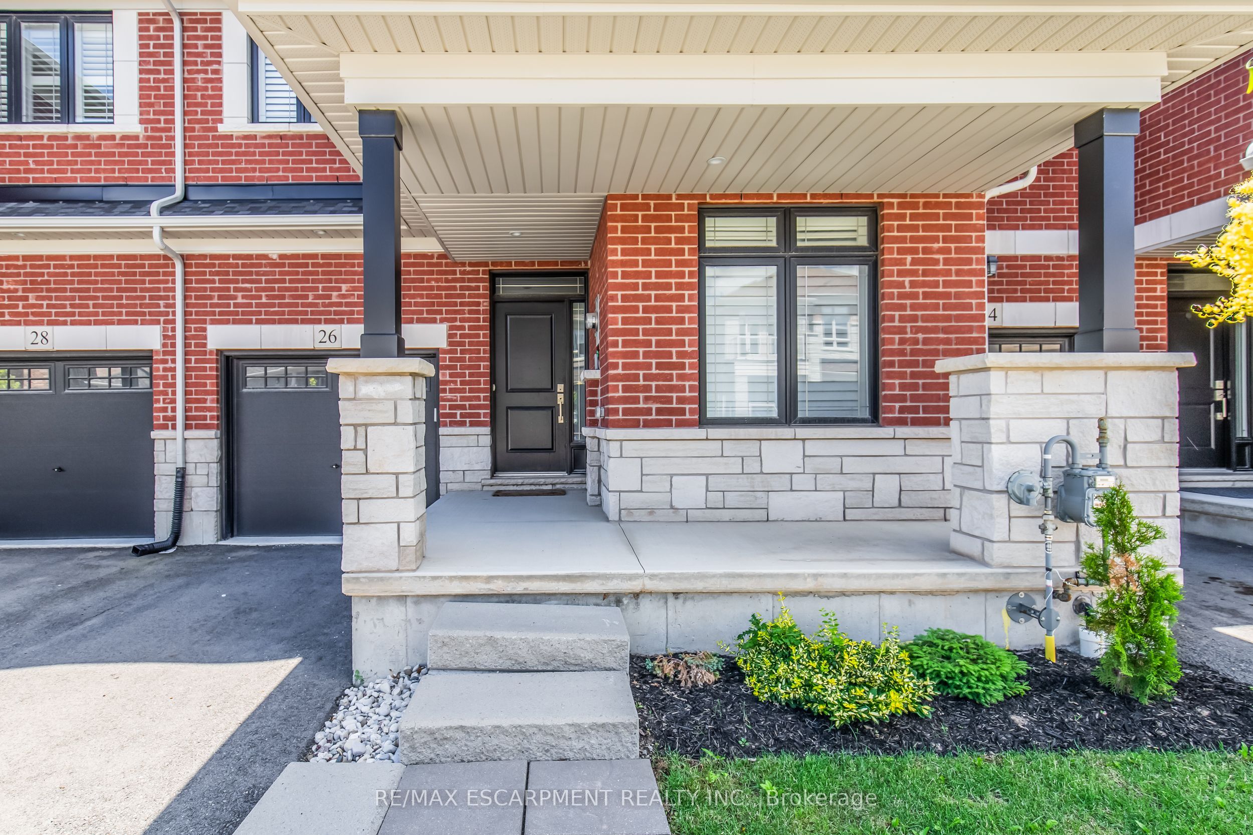 26 Granite Ridge Trail, Hamilton, ON L8B 1Y4 photo 2