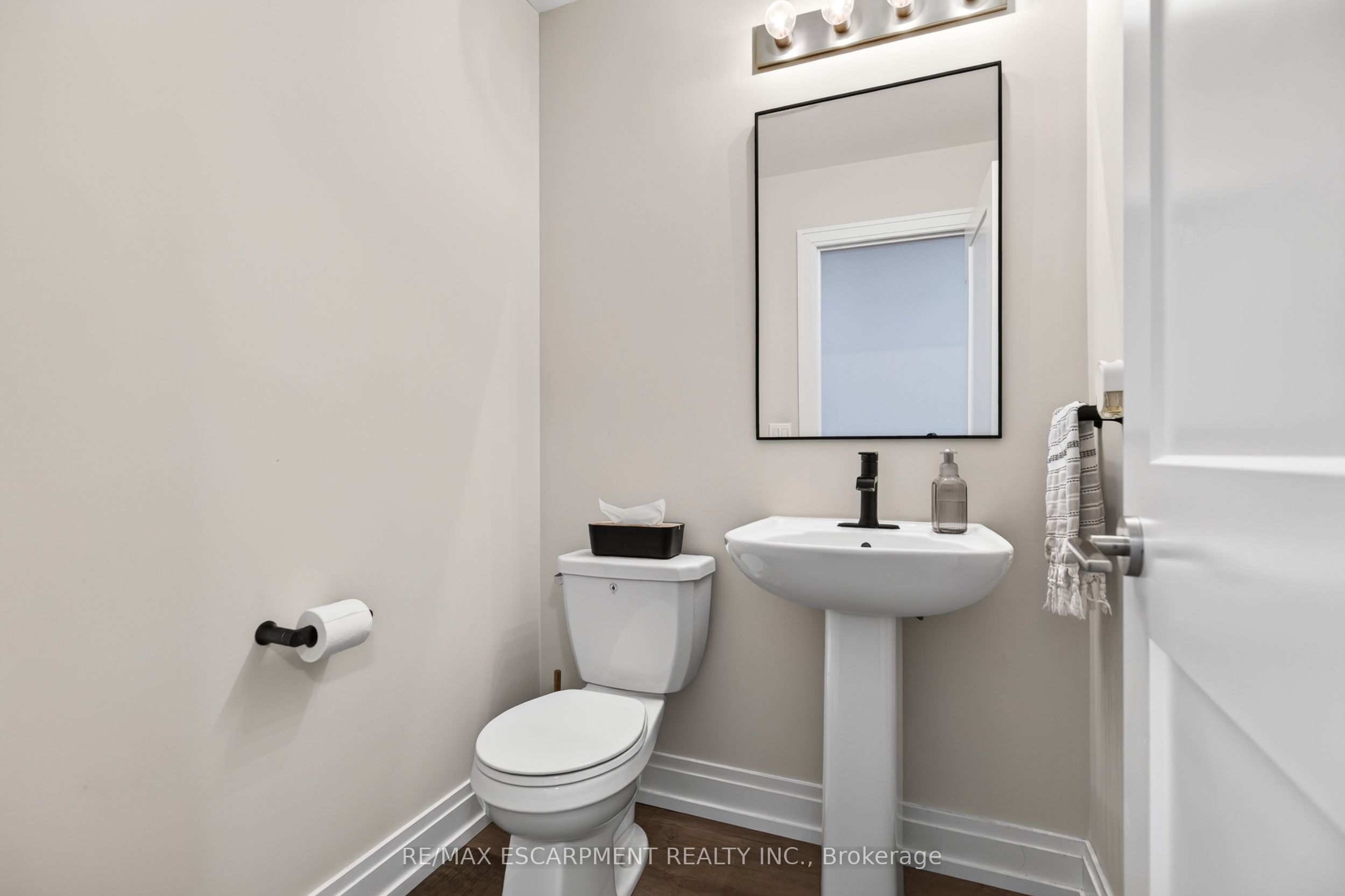 26 Granite Ridge Trail, Hamilton, ON L8B 1Y4 photo 5