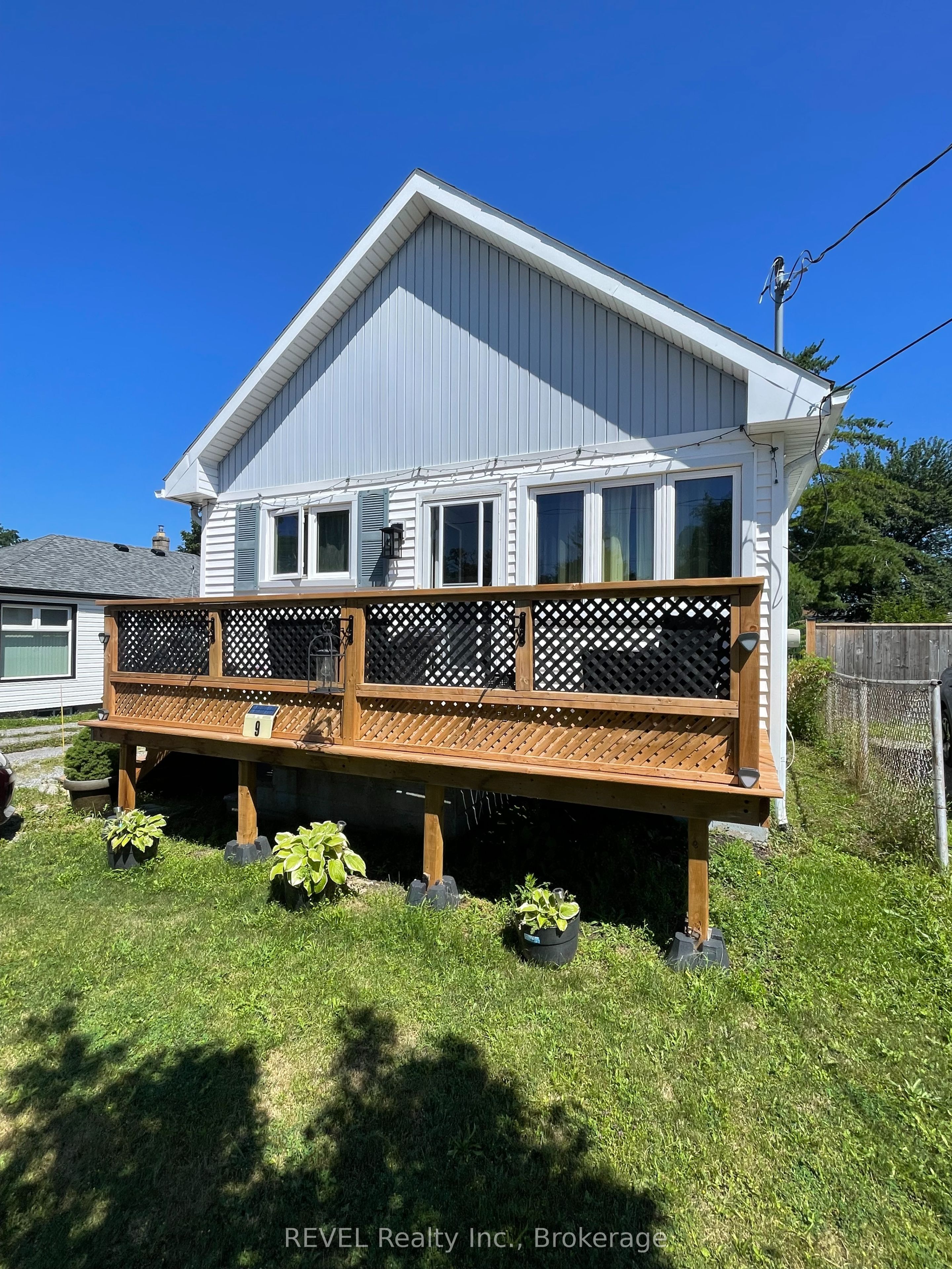 9 Cambridge Avenue, St. Catharines, ON L2P 1W6 photo 2