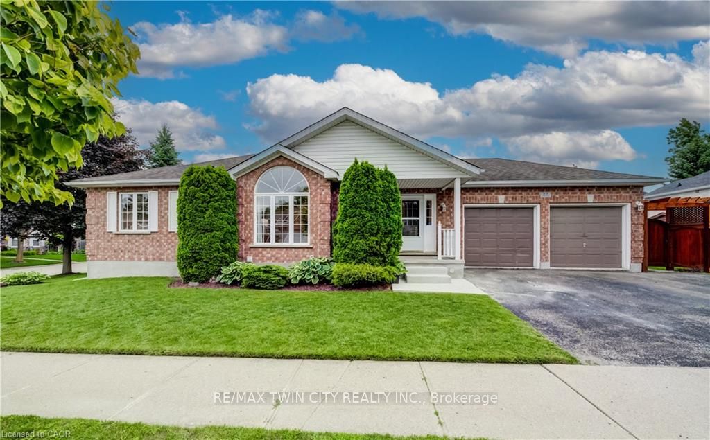 27 CHANDOS Drive, Kitchener, ON N2A 3C2