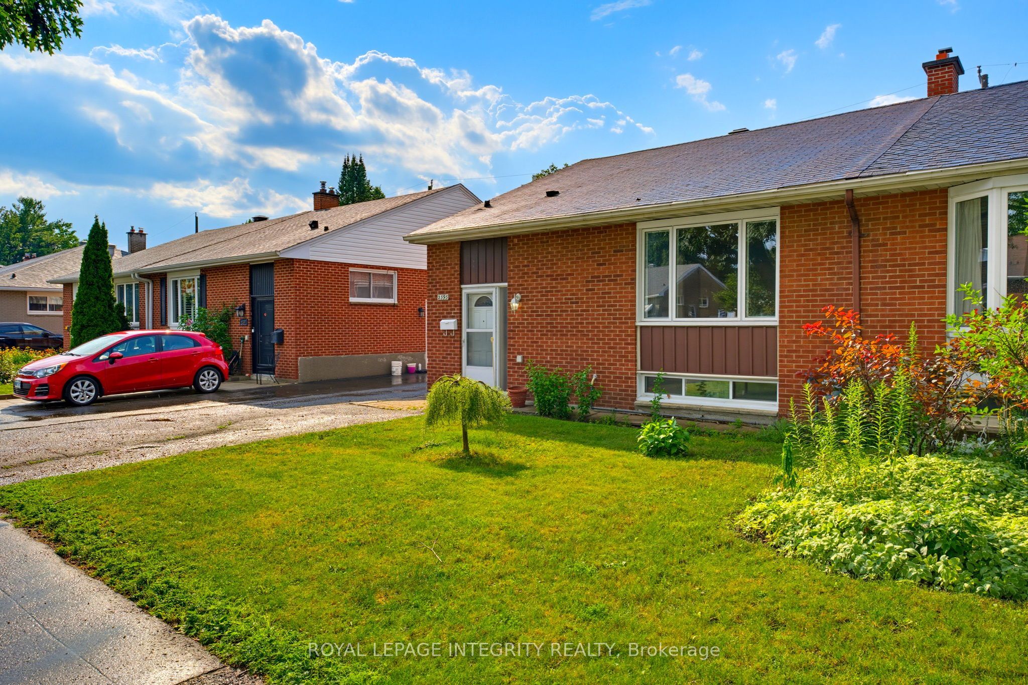 2393 Iris Street, Parkway Park - Queensway Terrace S and Area, ON K2C 1C7 photo 4