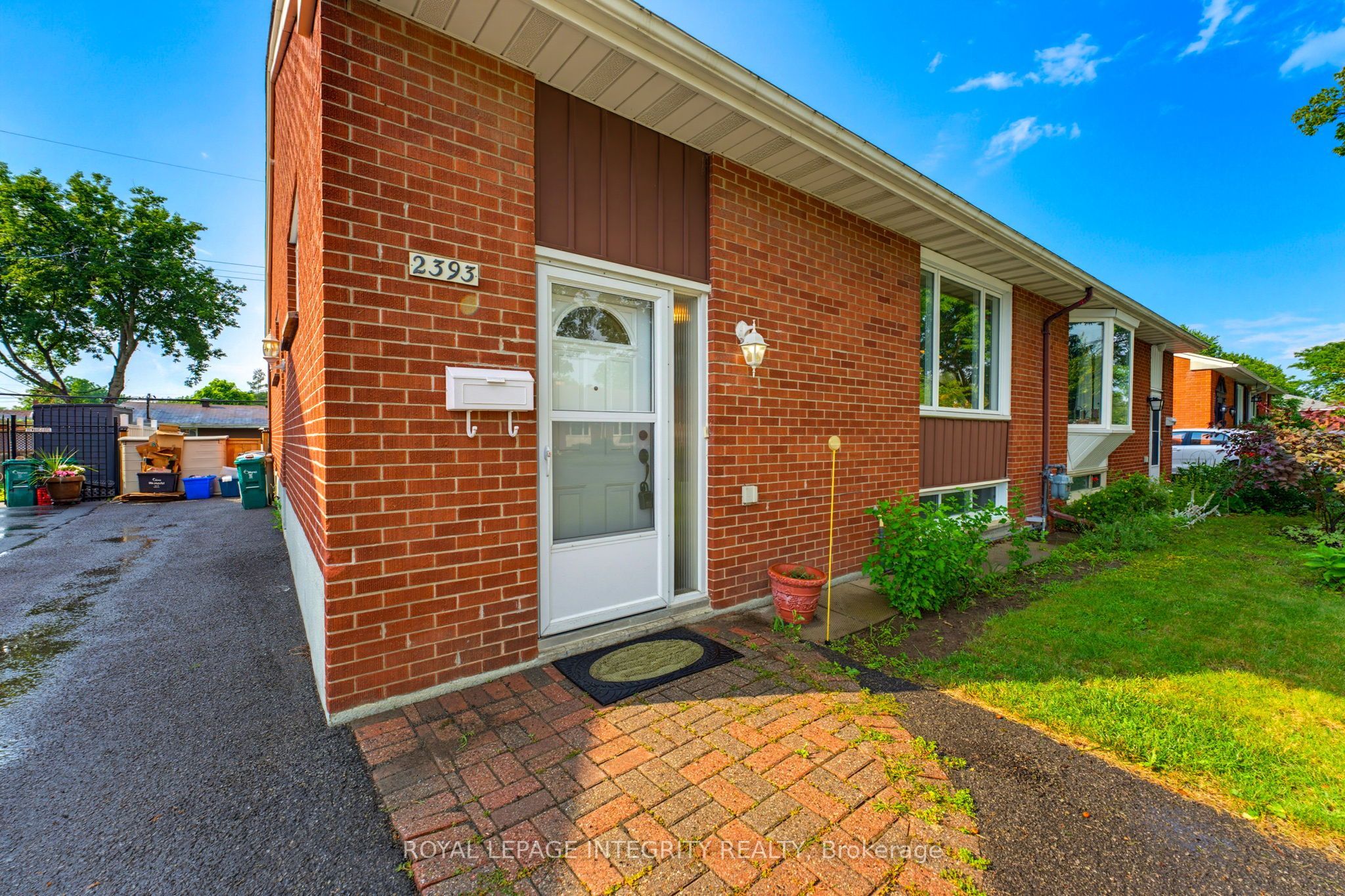 2393 Iris Street, Parkway Park - Queensway Terrace S and Area, ON K2C 1C7 photo 5