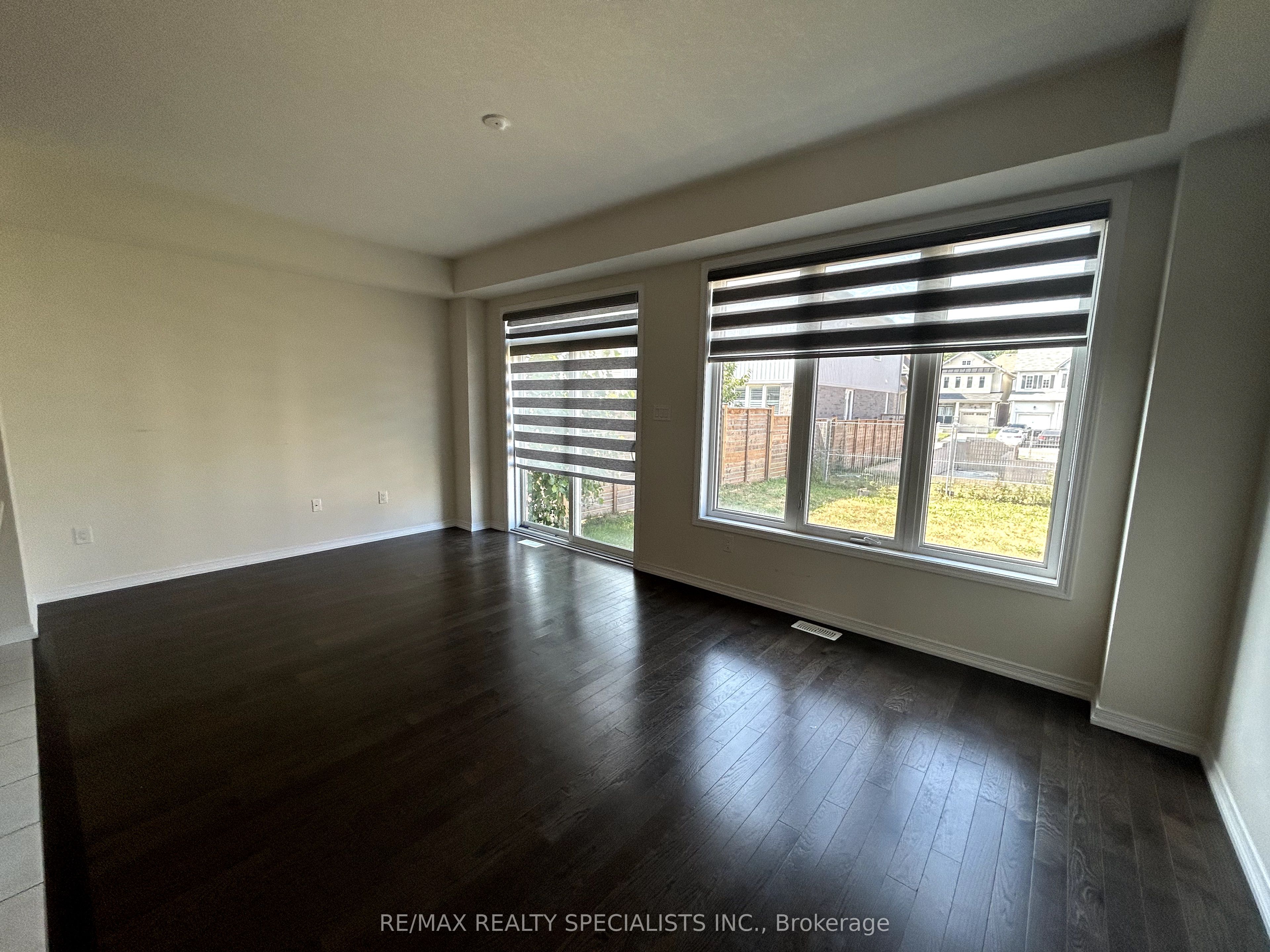 8749 SOURGUM Avenue, Niagara Falls, ON L2H 3S3 photo 2