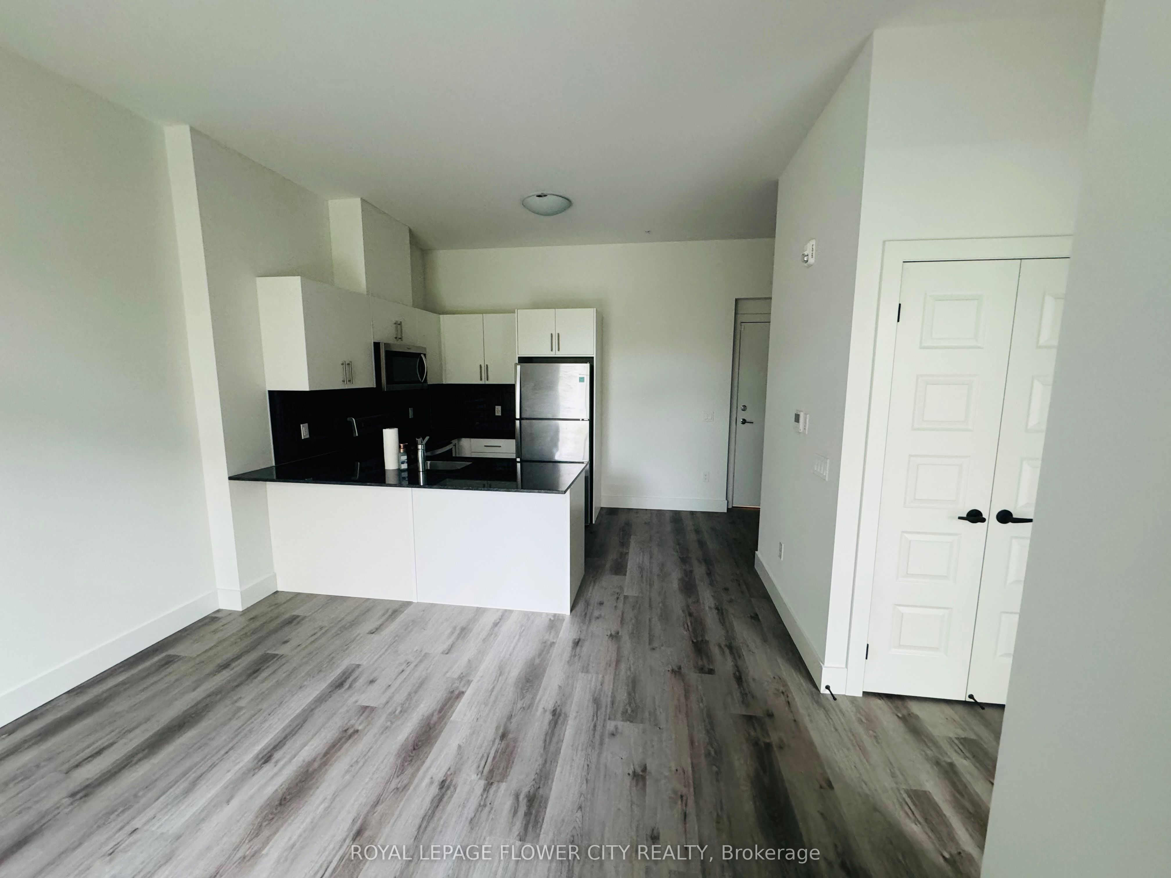 103 Roger Street 108, Waterloo, ON N2J 0G2 photo 3