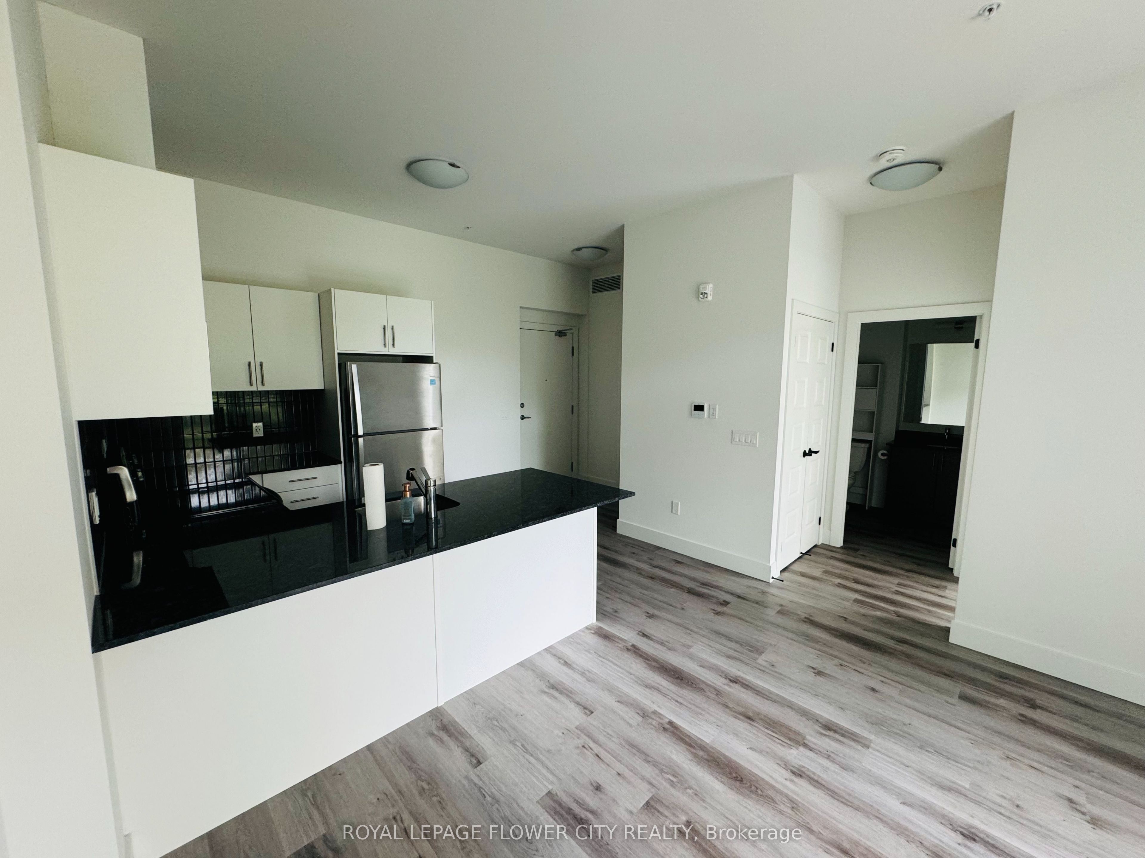 103 Roger Street 108, Waterloo, ON N2J 0G2 photo 4