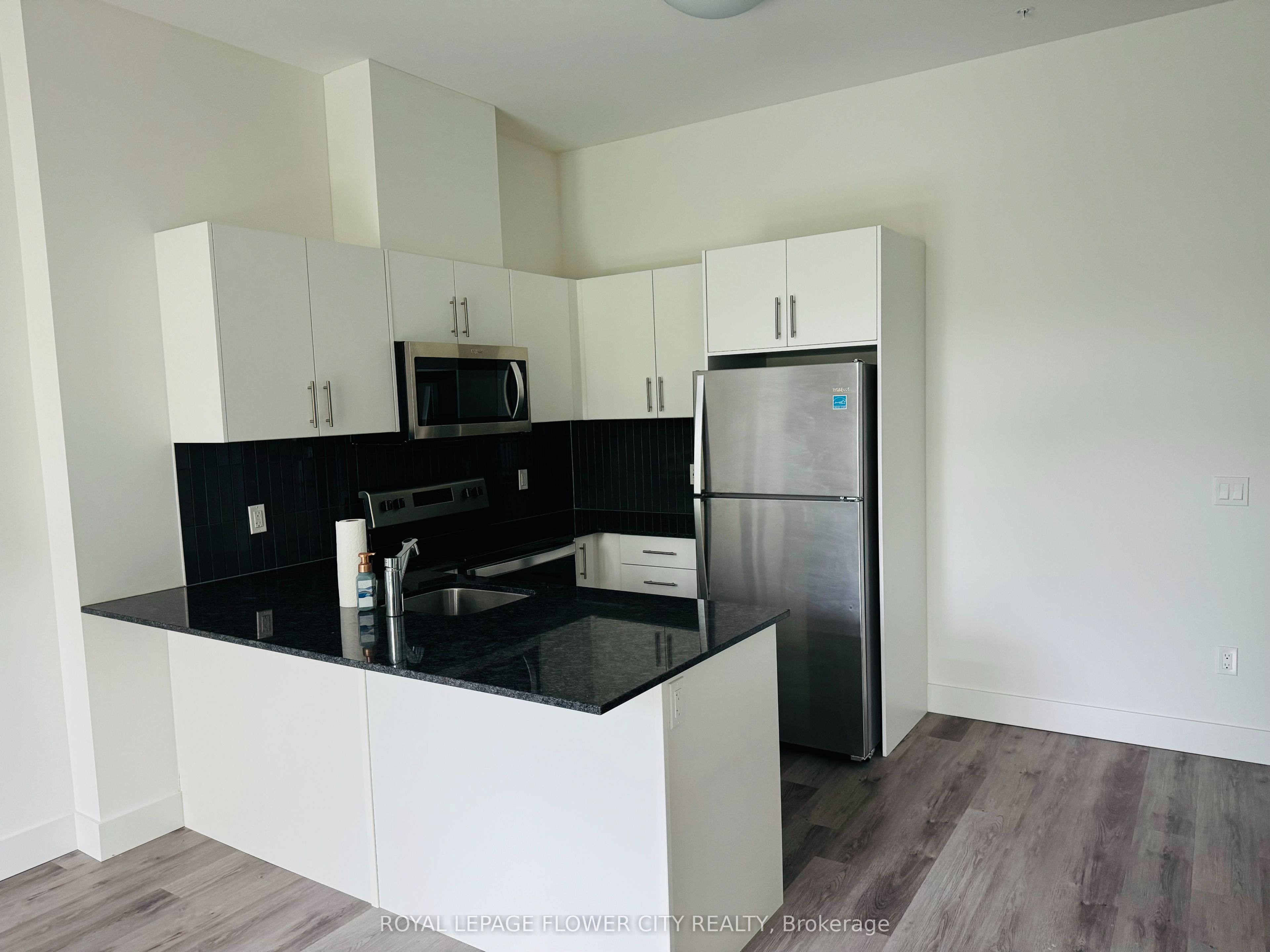 103 Roger Street 108, Waterloo, ON N2J 0G2 photo 5