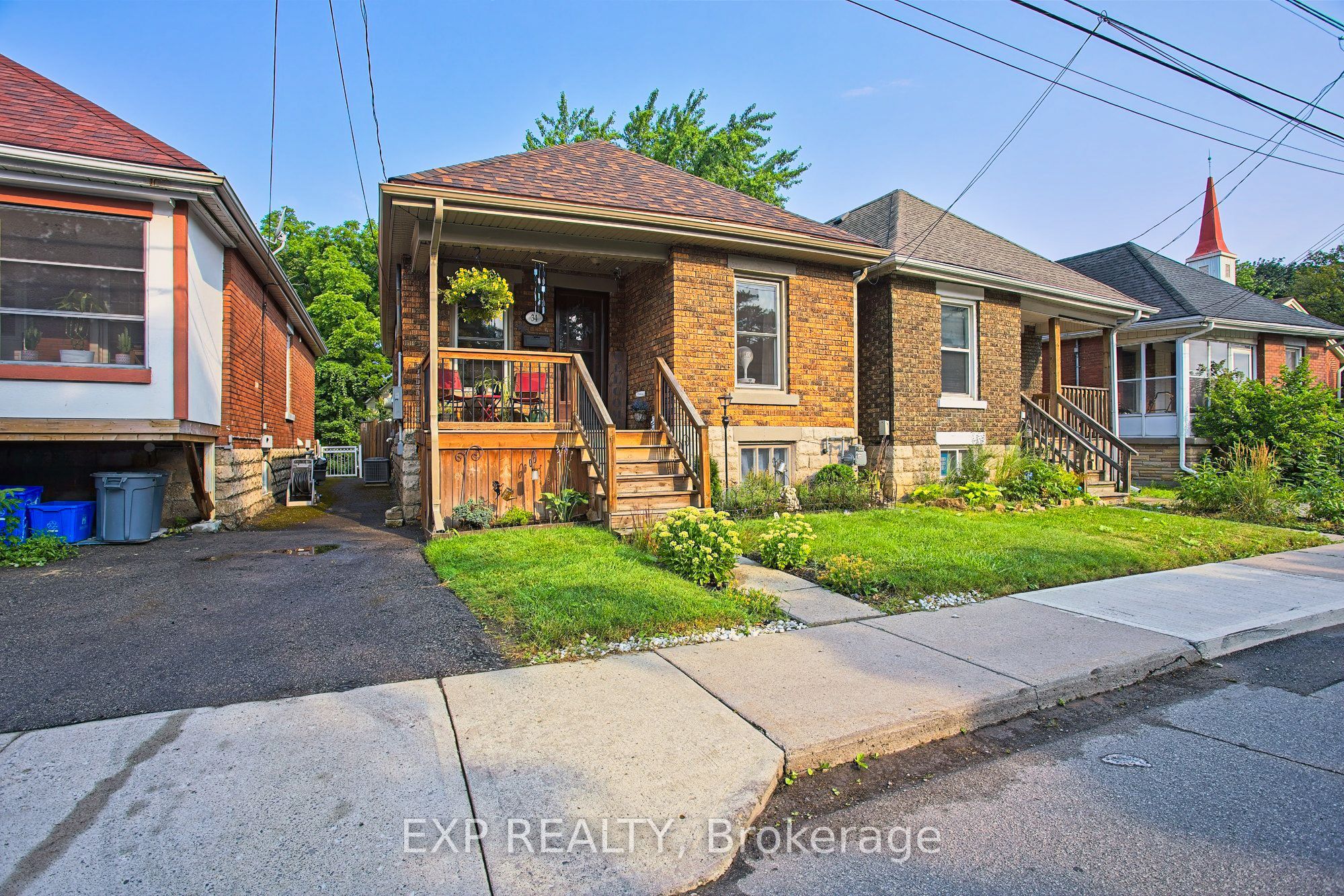 34 Poplar Avenue, Hamilton, ON L8V 2S6