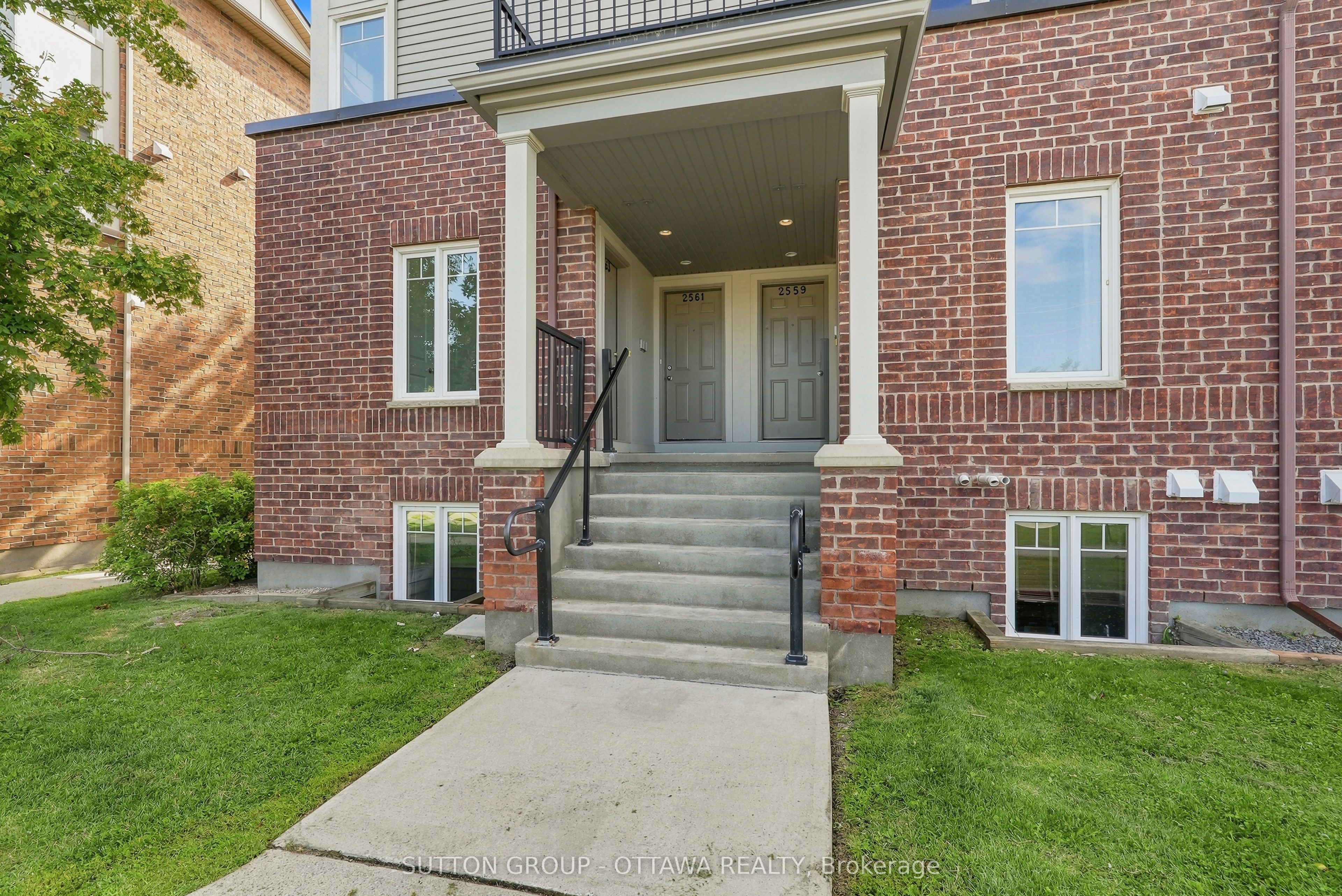 2563 Longfields Drive, Barrhaven, ON K2J 2L7 photo 2