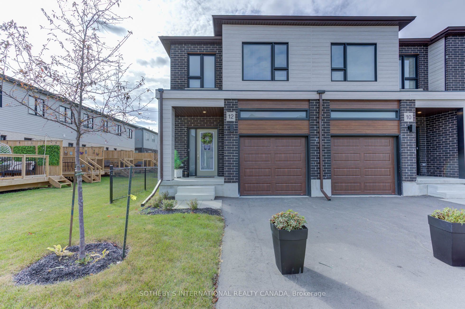 72 Bur Oak Common 79Q, Cambridge, ON N1S 0G3