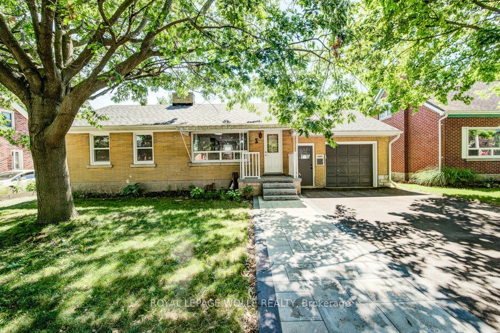 17 Crestwood Avenue, Kitchener, ON N2H 4K6