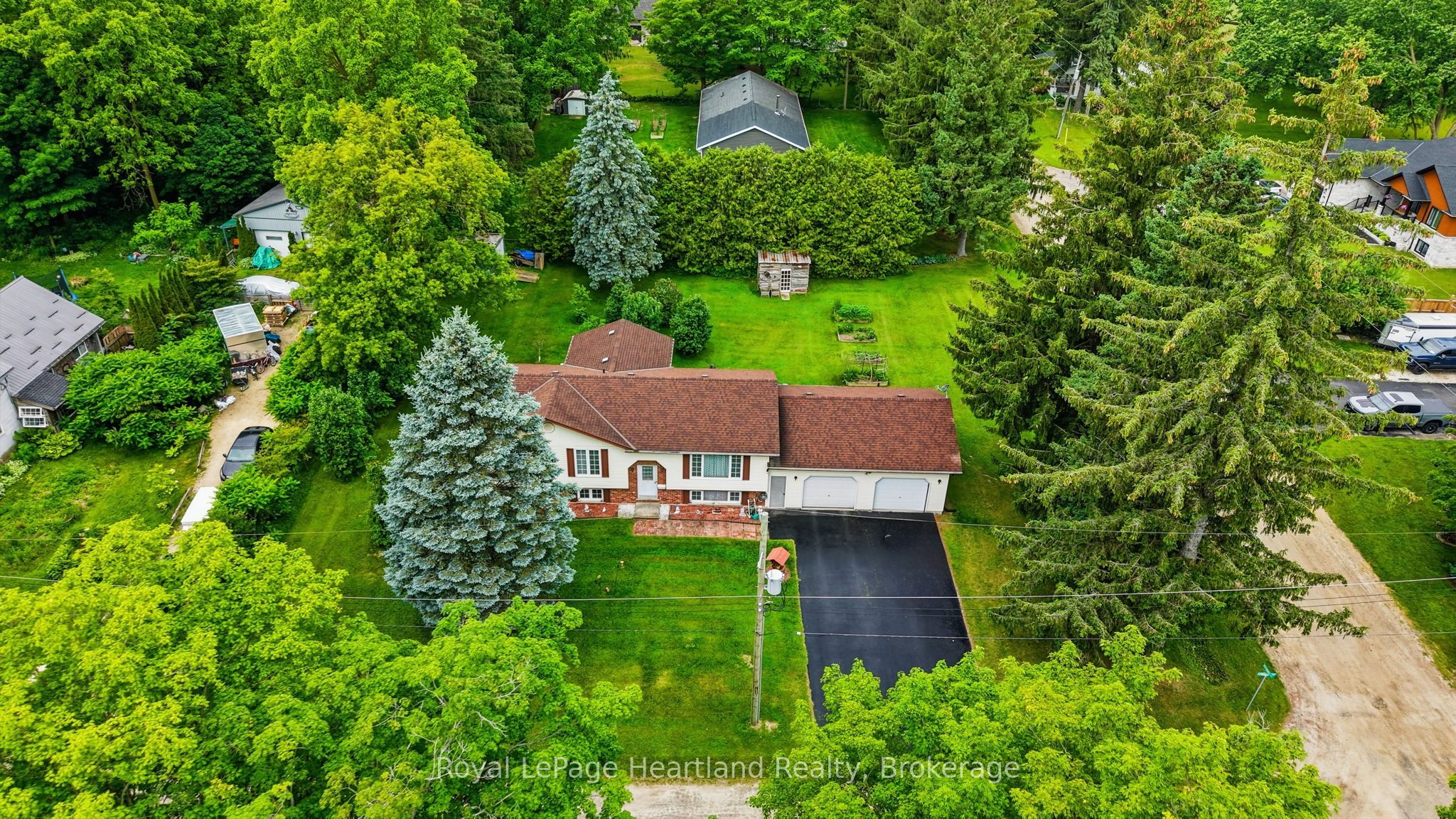 947 Caroline Street, West Grey, ON N0G 1C0 photo 2