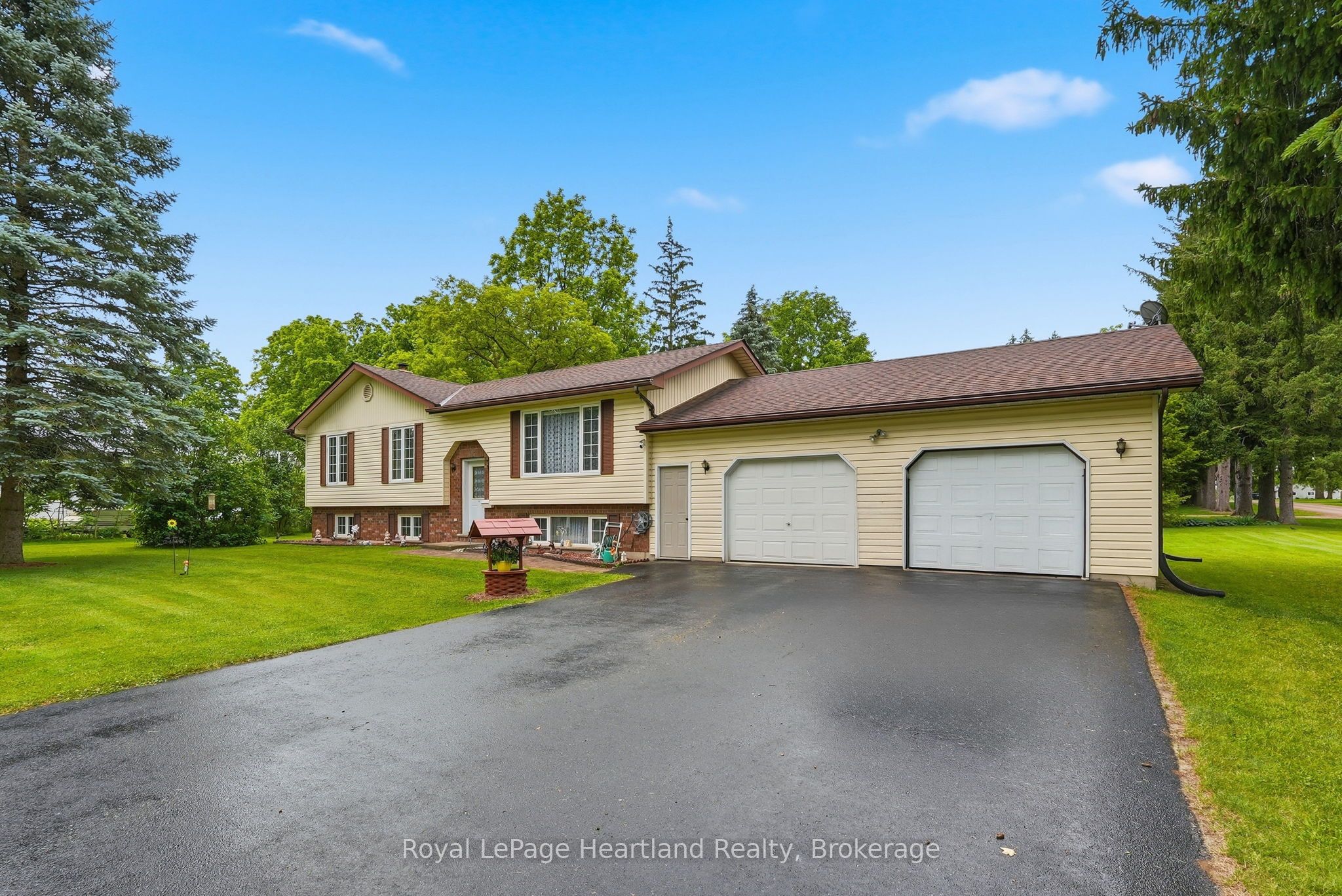 947 Caroline Street, West Grey, ON N0G 1C0 photo 3