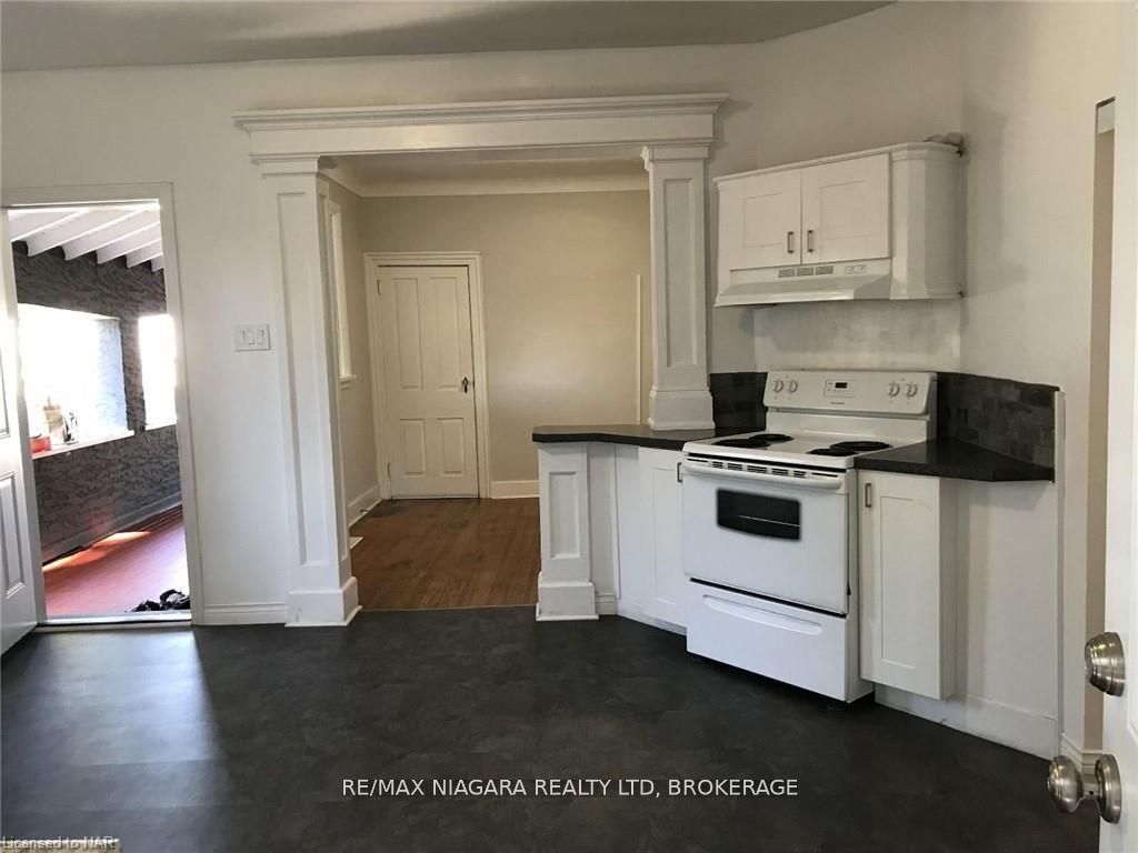3 Greenlaw Place main floor, St. Catharines, ON L2R 4S5 photo 3