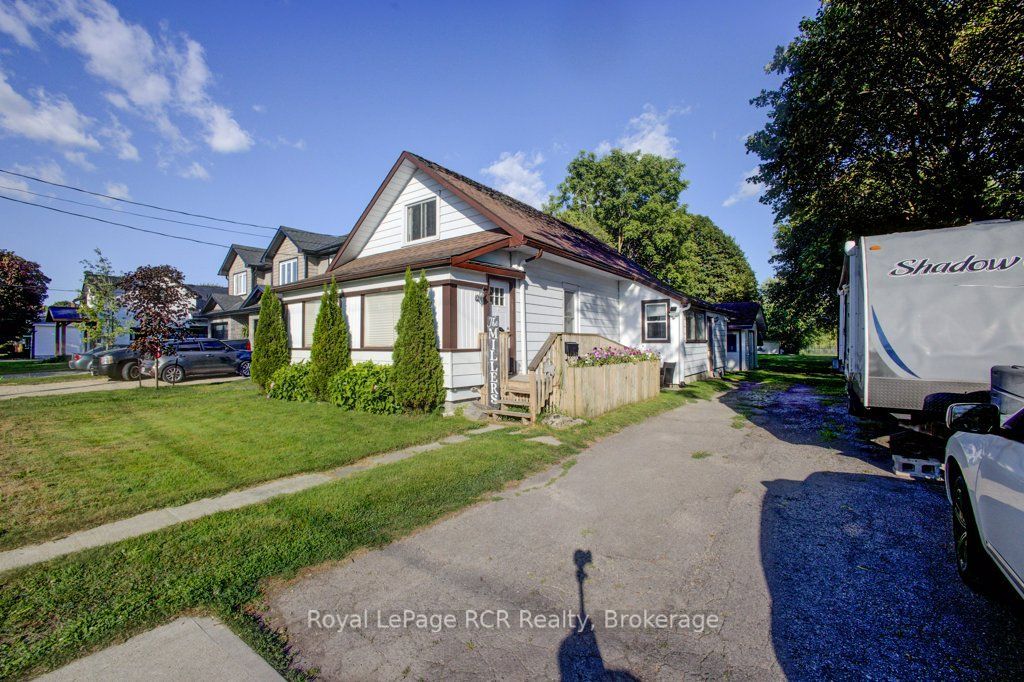 330 York Street, Minto, ON N0G 2P0 photo 2