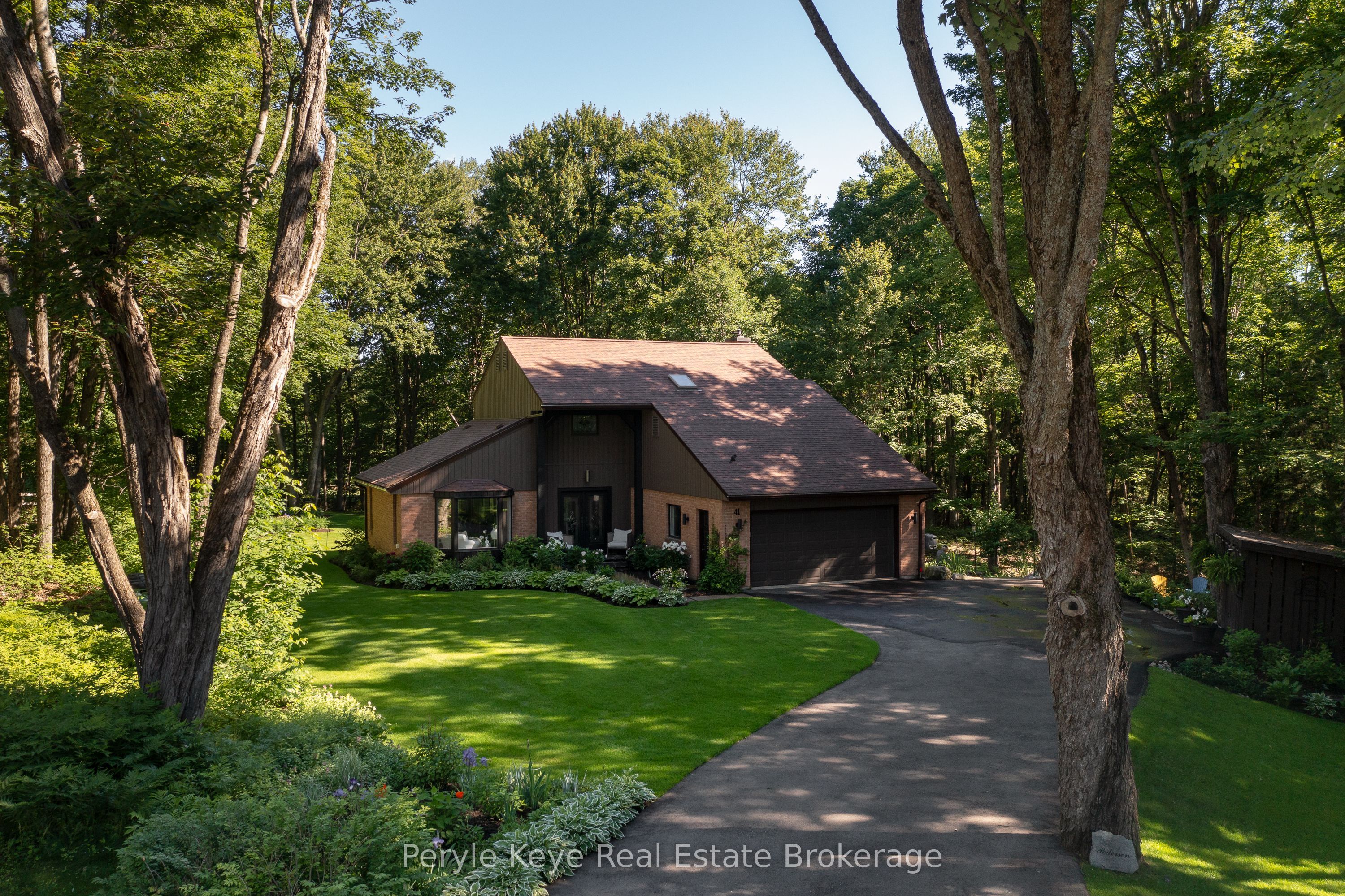 41 South Muskoka Drive, Bracebridge, ON P1L 1M4