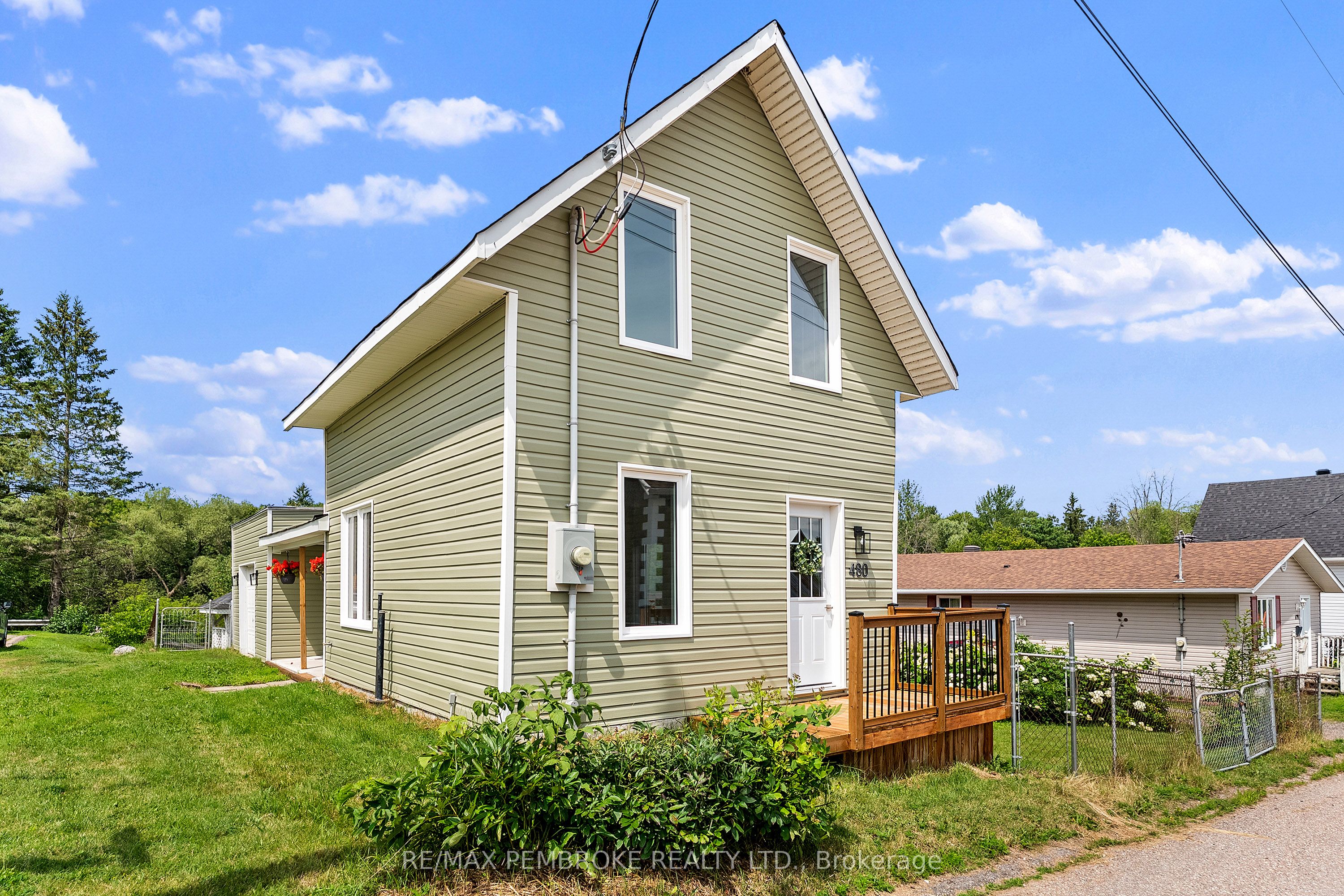 480 Blank Street, Pembroke, ON K8A 4H1 photo 2