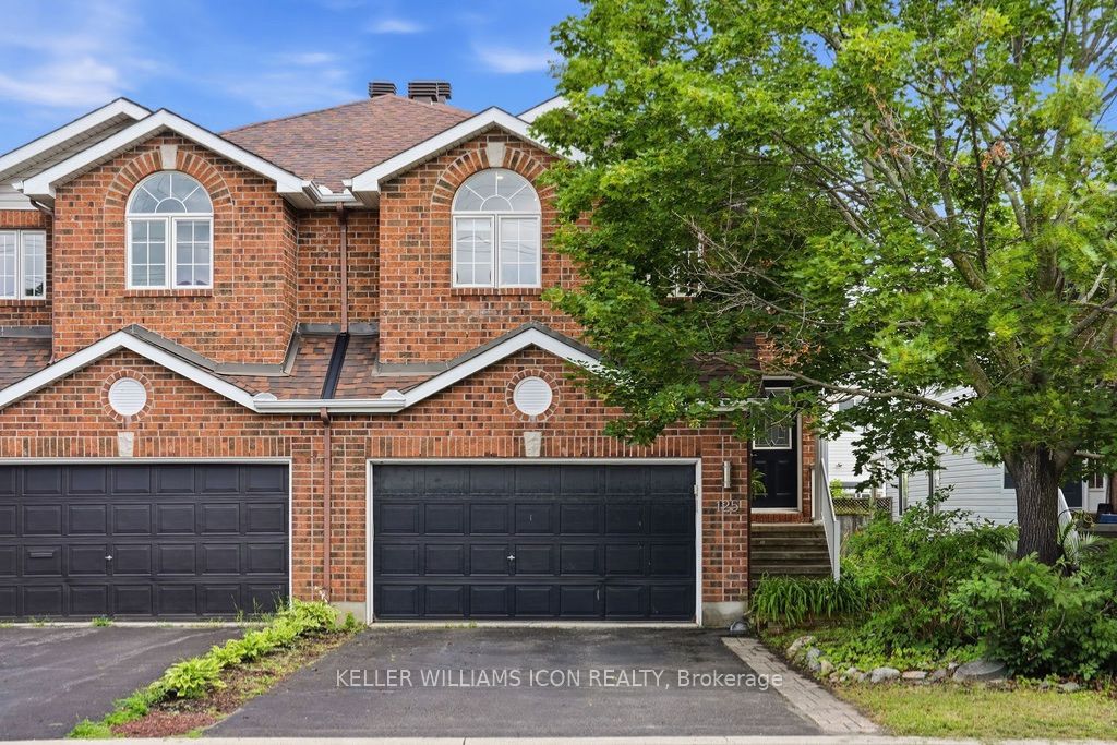 125 Castle Glen Crescent, Kanata, ON K2L 4G9 photo 2