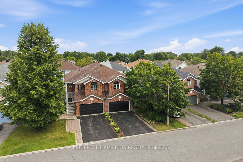 125 Castle Glen Crescent, Kanata, ON K2L 4G9 photo 3