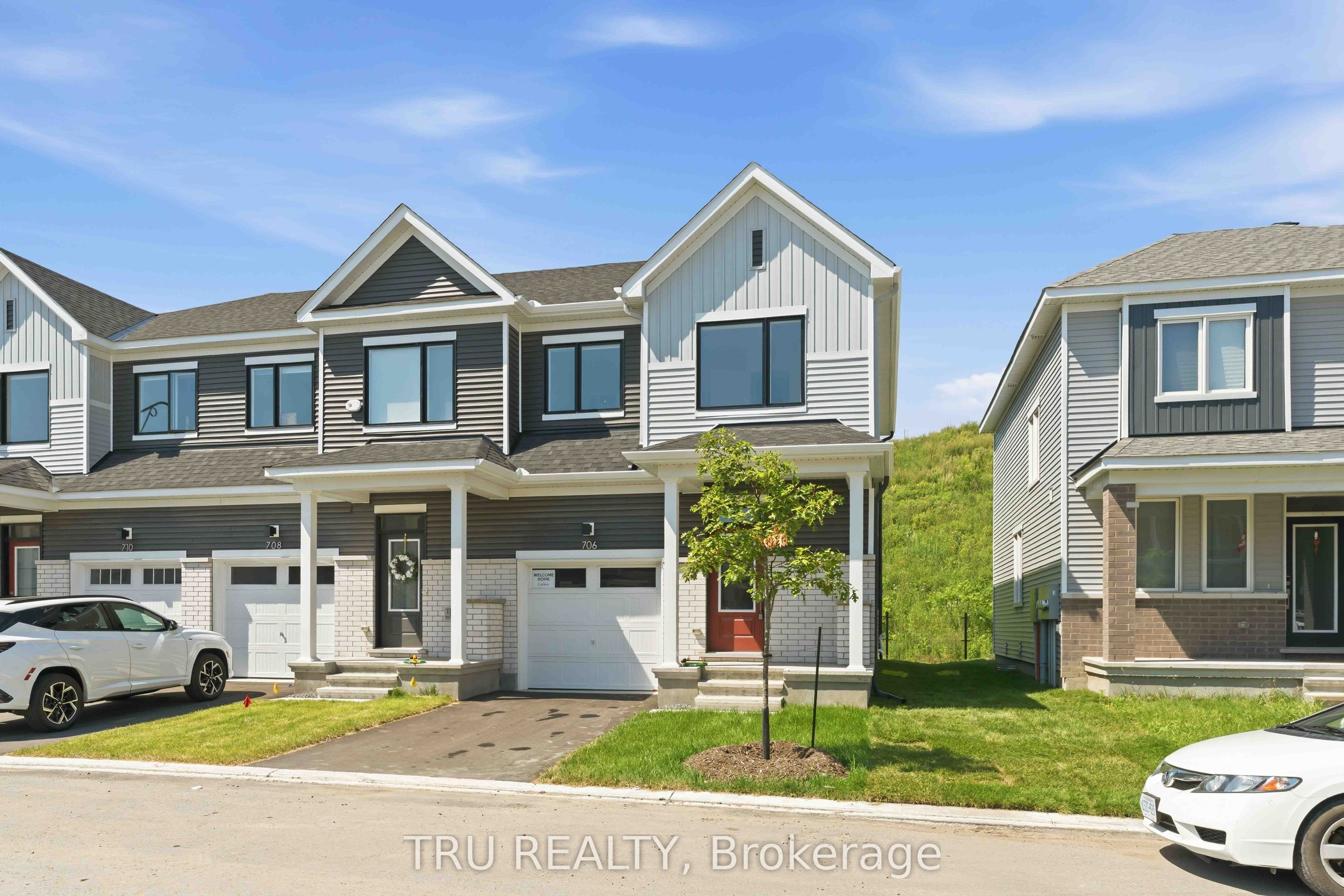 706 Expansion Road, Barrhaven, ON K2J 7G4 photo 2