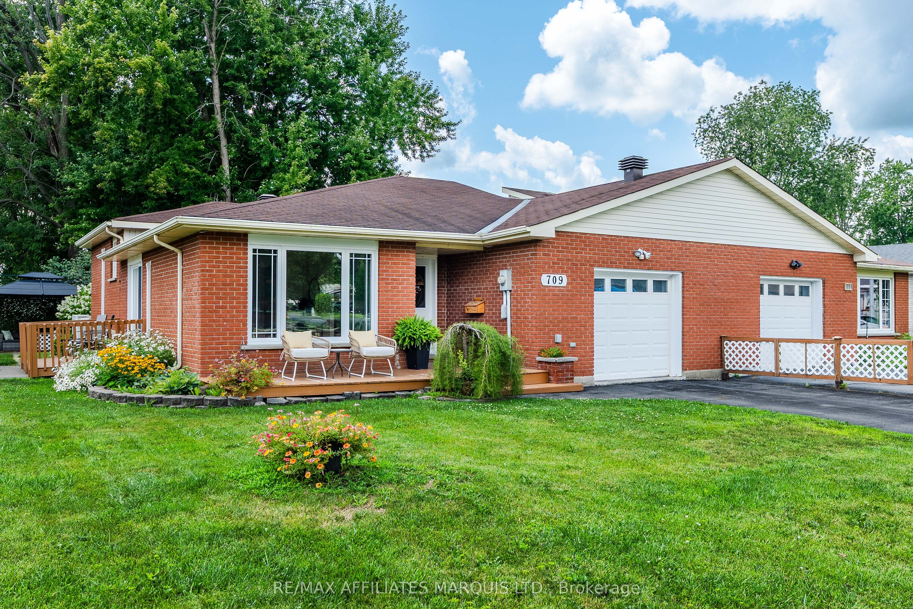 709 Champlain Drive, Cornwall, ON K6H 6P4