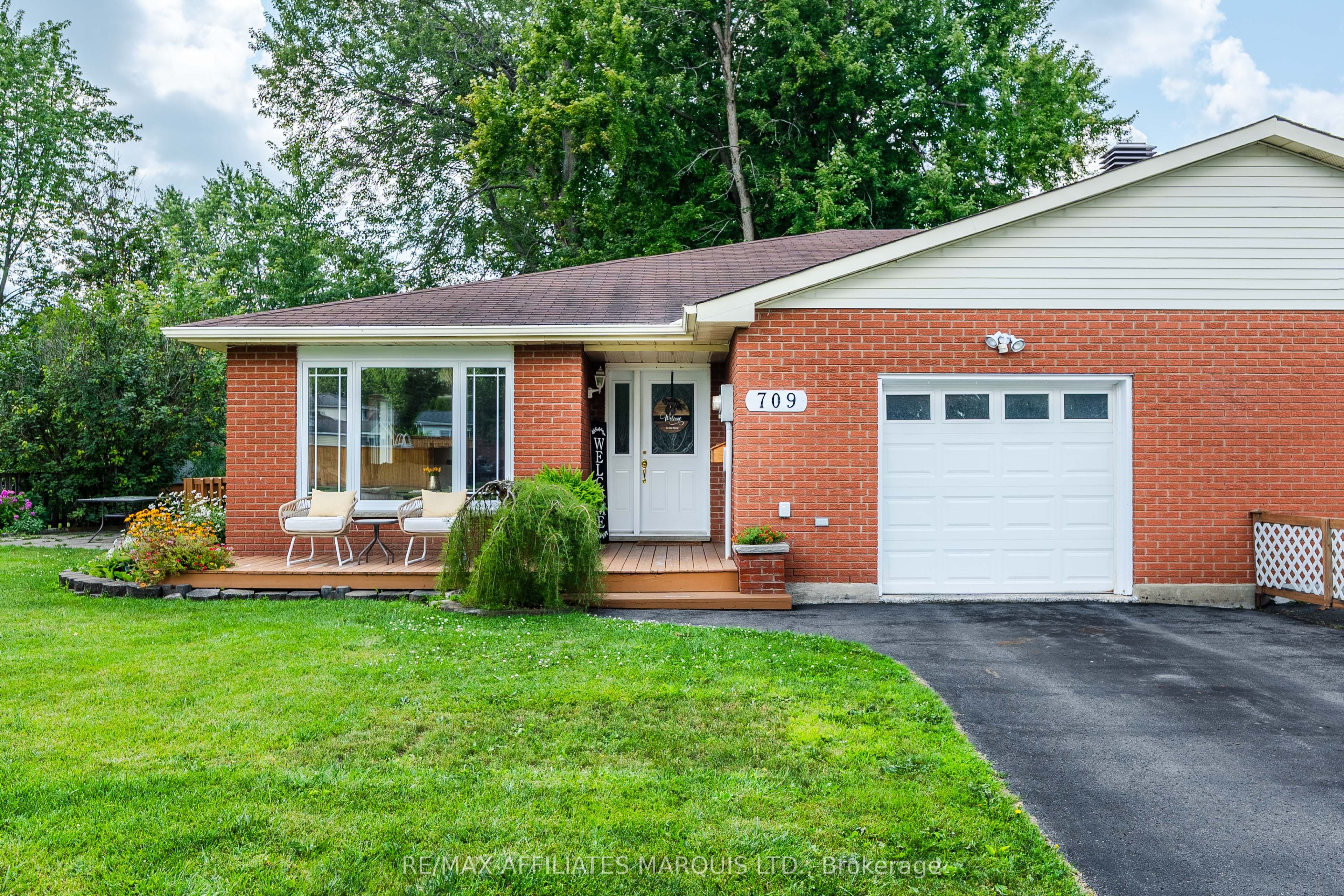 709 Champlain Drive, Cornwall, ON K6H 6P4 photo 2