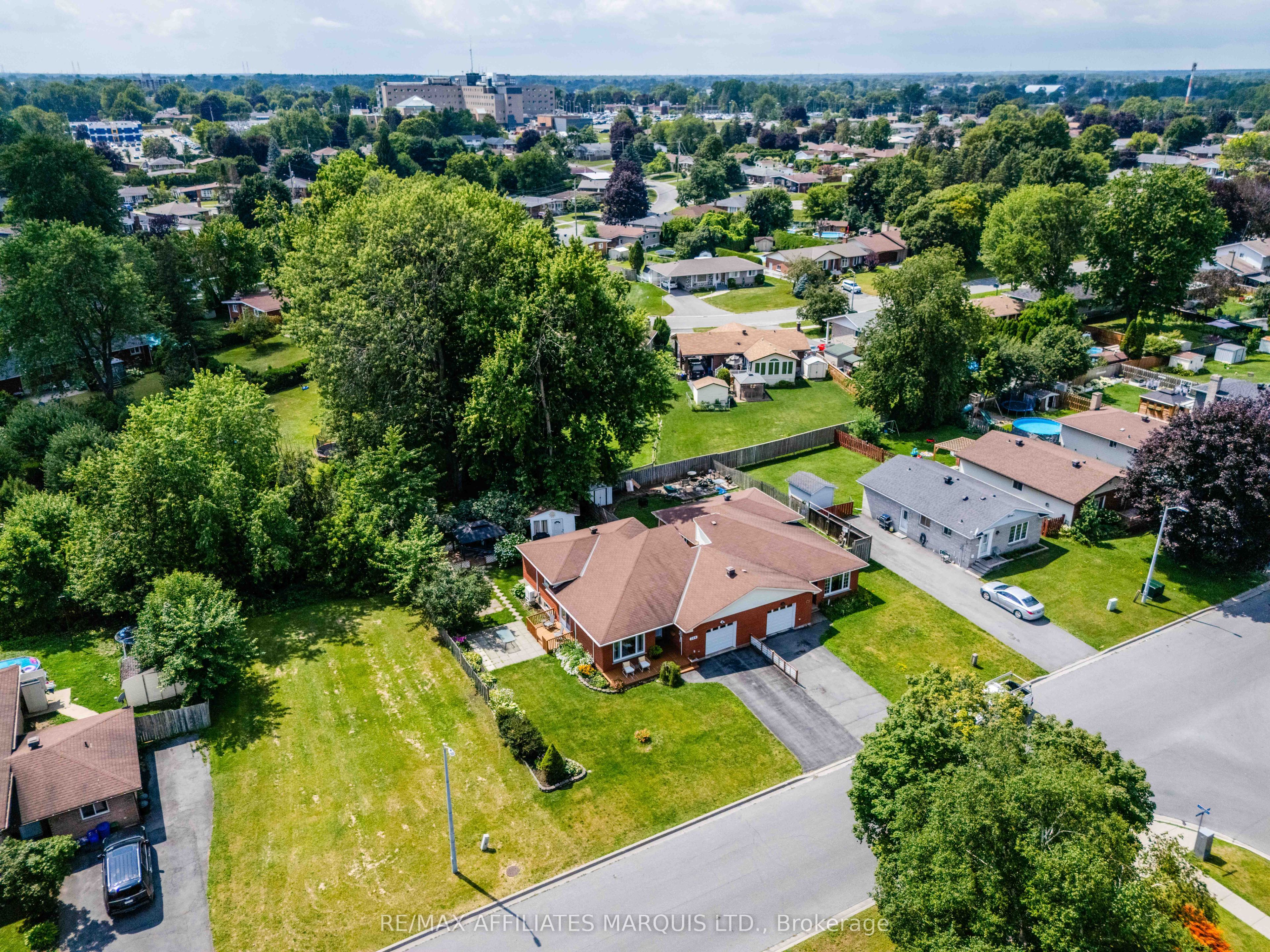 709 Champlain Drive, Cornwall, ON K6H 6P4 photo 3