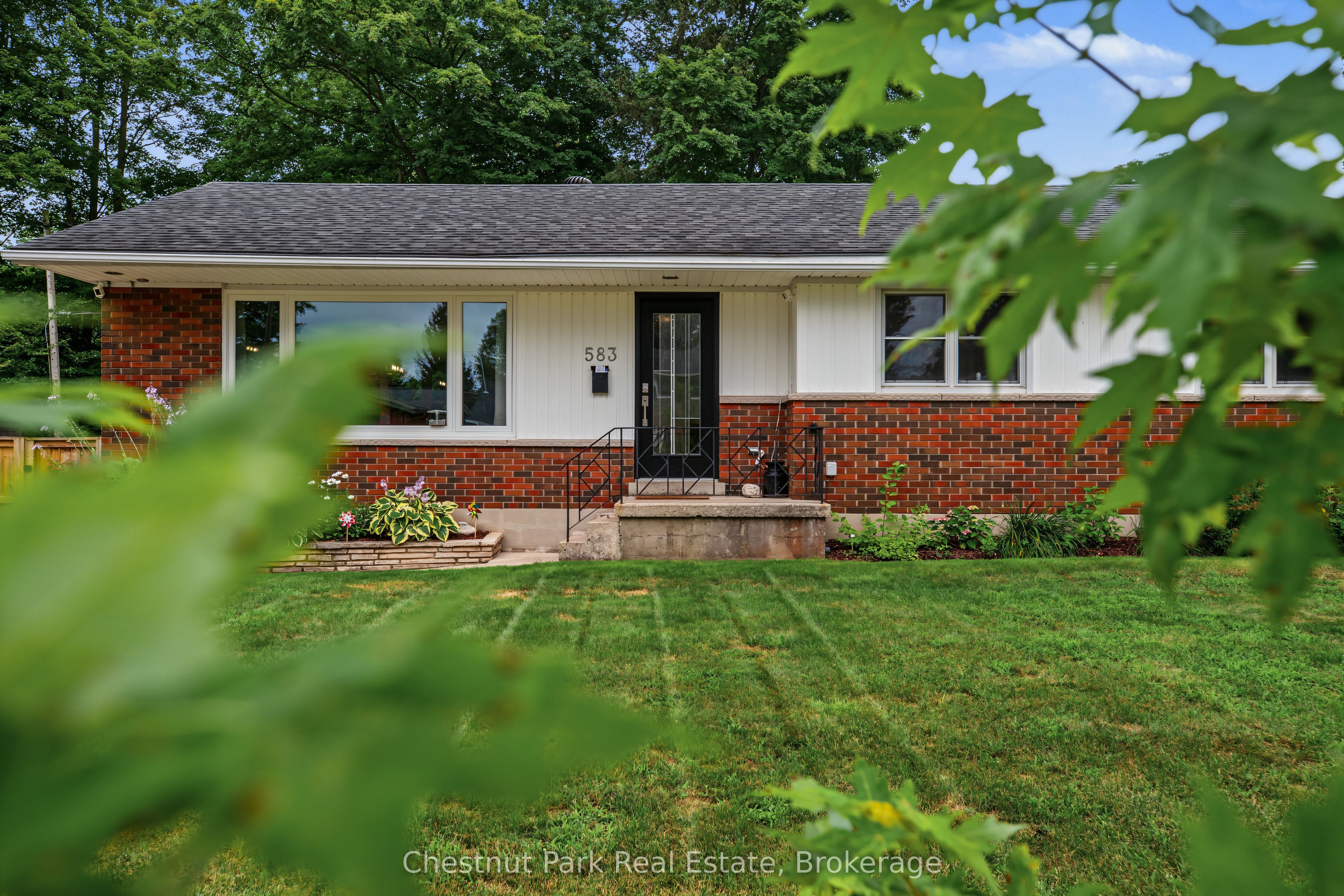 583 6th Street W, Owen Sound, ON N4K 3L2 photo 2
