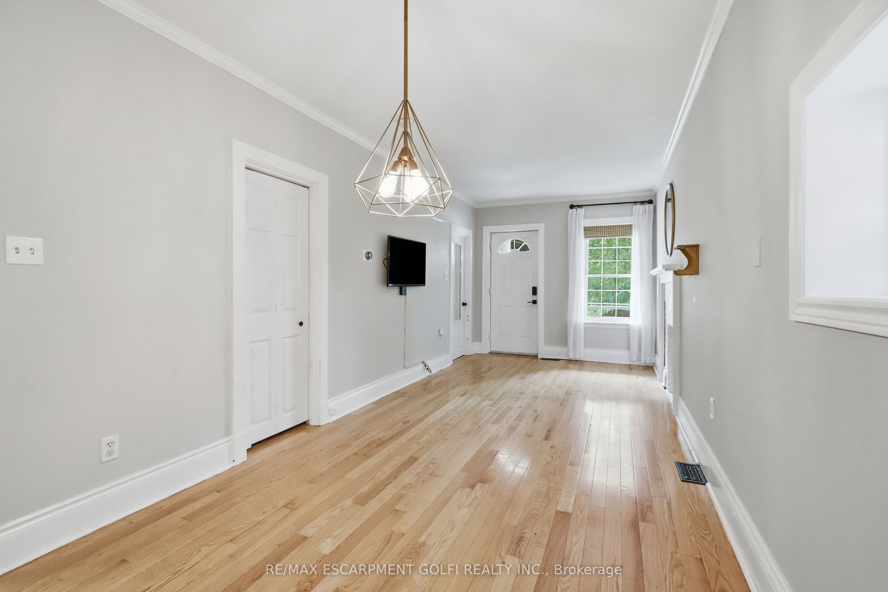 34 East 24th Street, Hamilton, ON L8V 2X7 photo 5