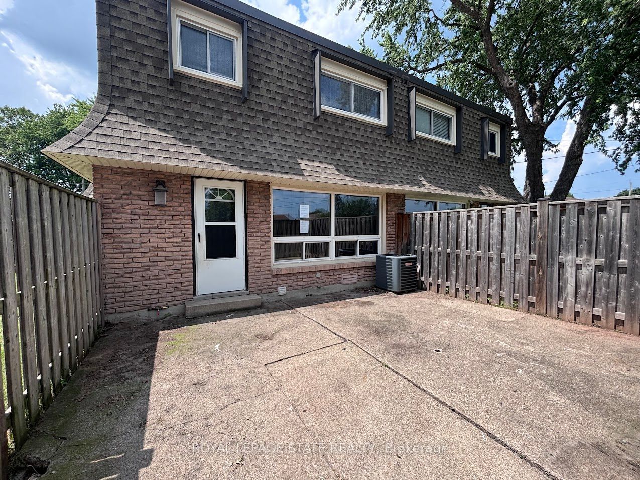 5 Viking Court 304, Grimsby, ON L3M 3T8 photo 3
