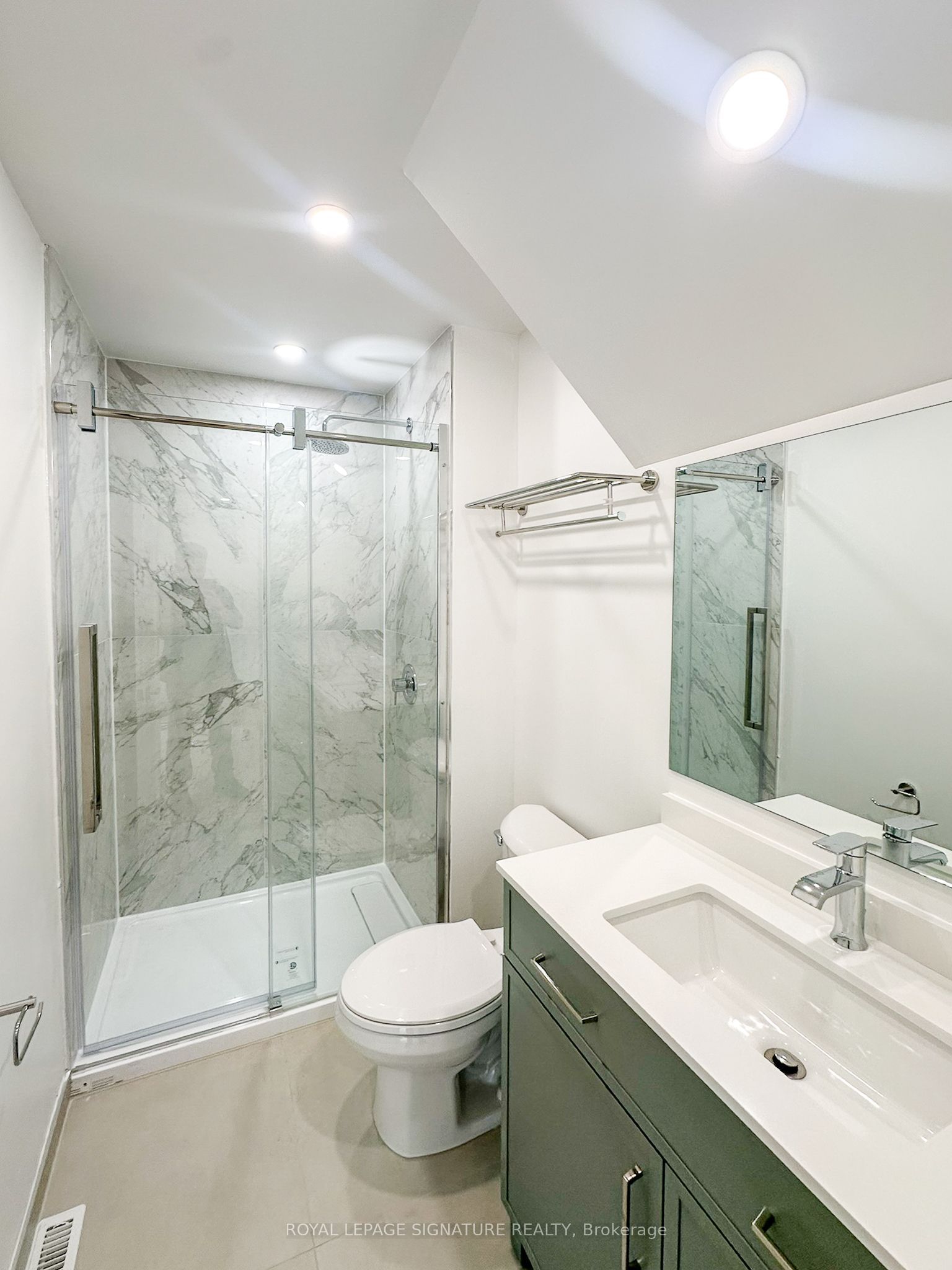 27 Millen Avenue A112, Hamilton, ON L9A 2T5 photo 3