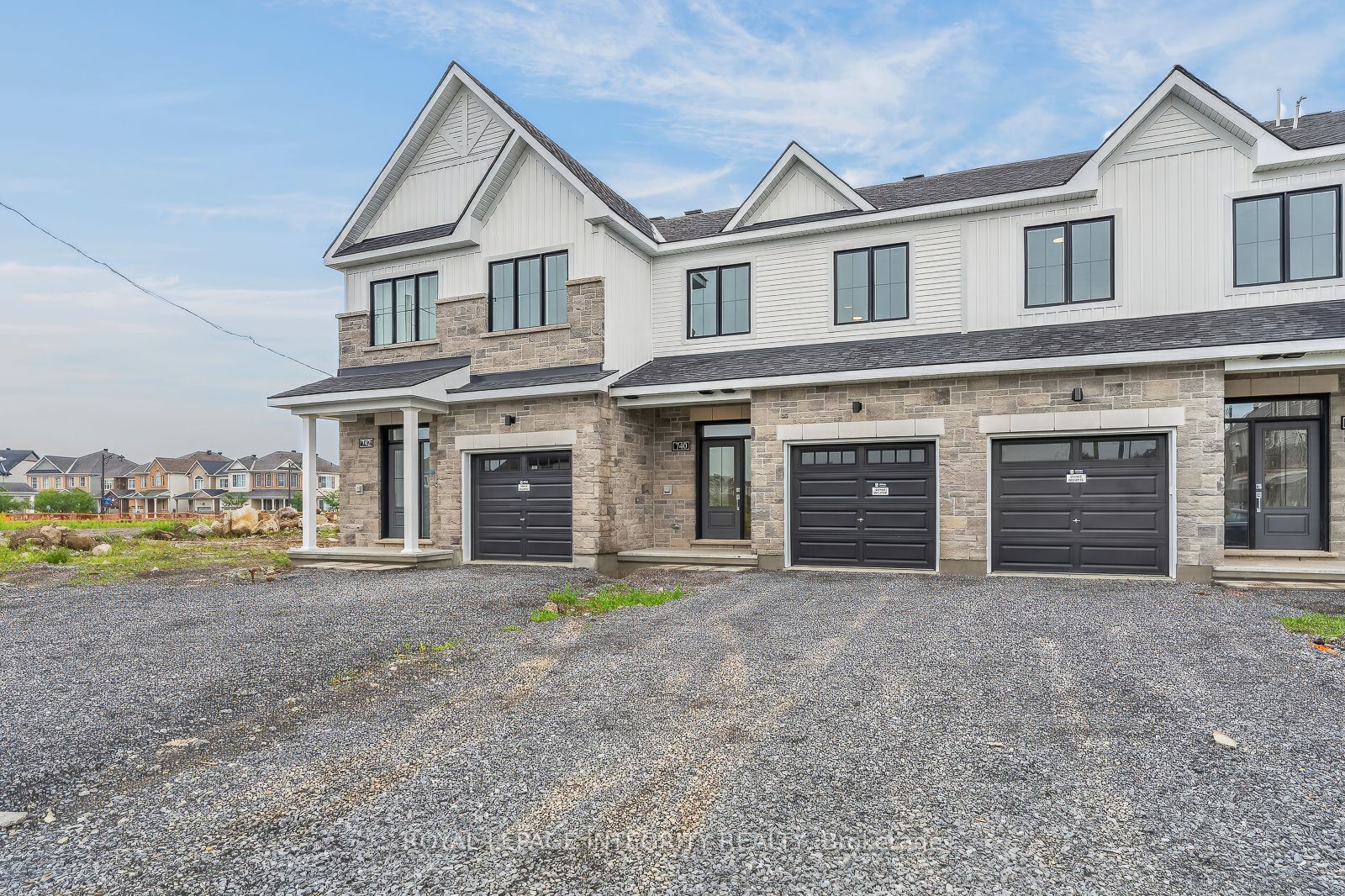 740 Tadpole Crescent, Barrhaven, ON K2J 7N1 photo 2