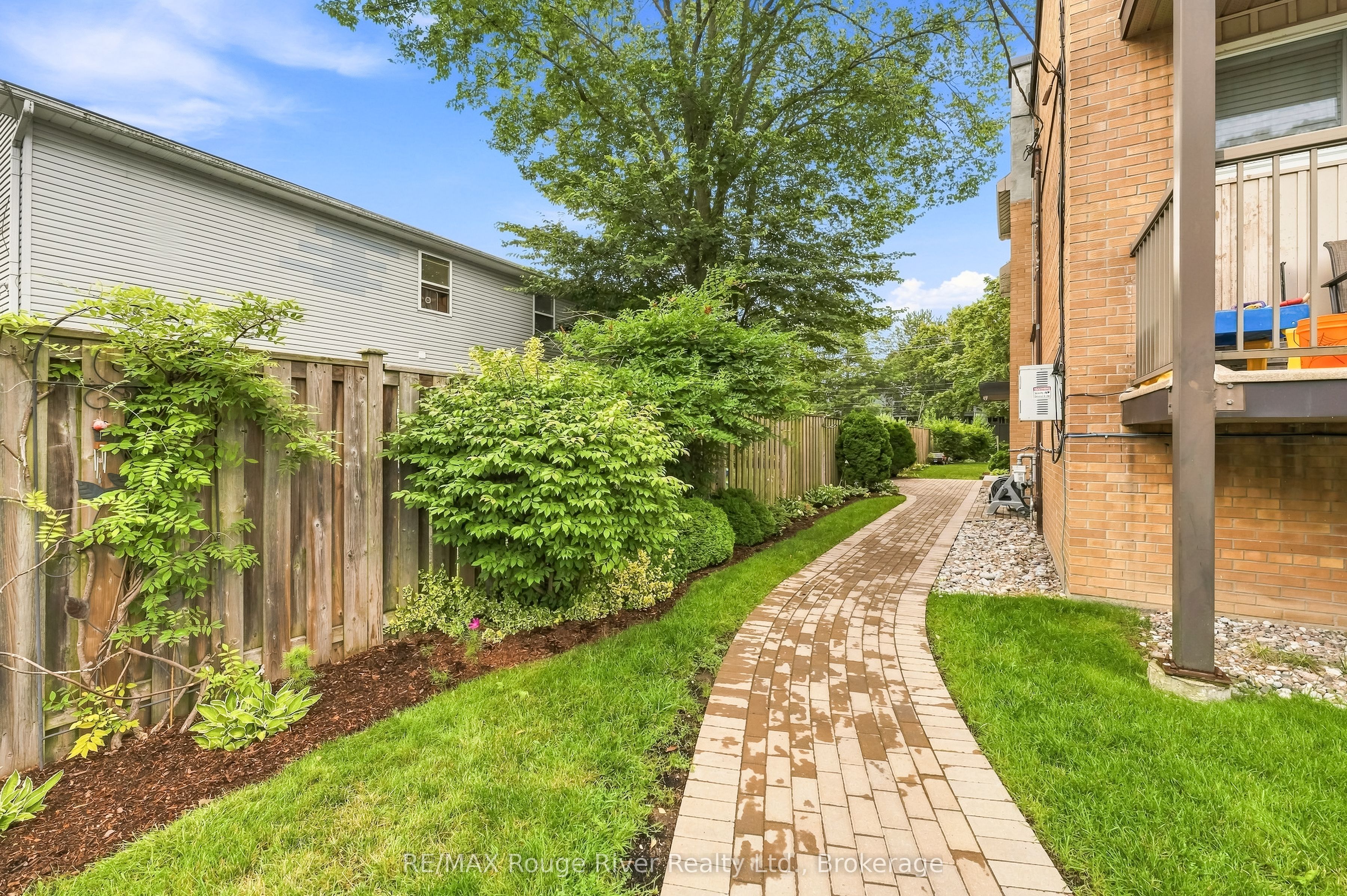 242 D'arcy Street 3, Cobourg, ON K9A 4A3 photo 2