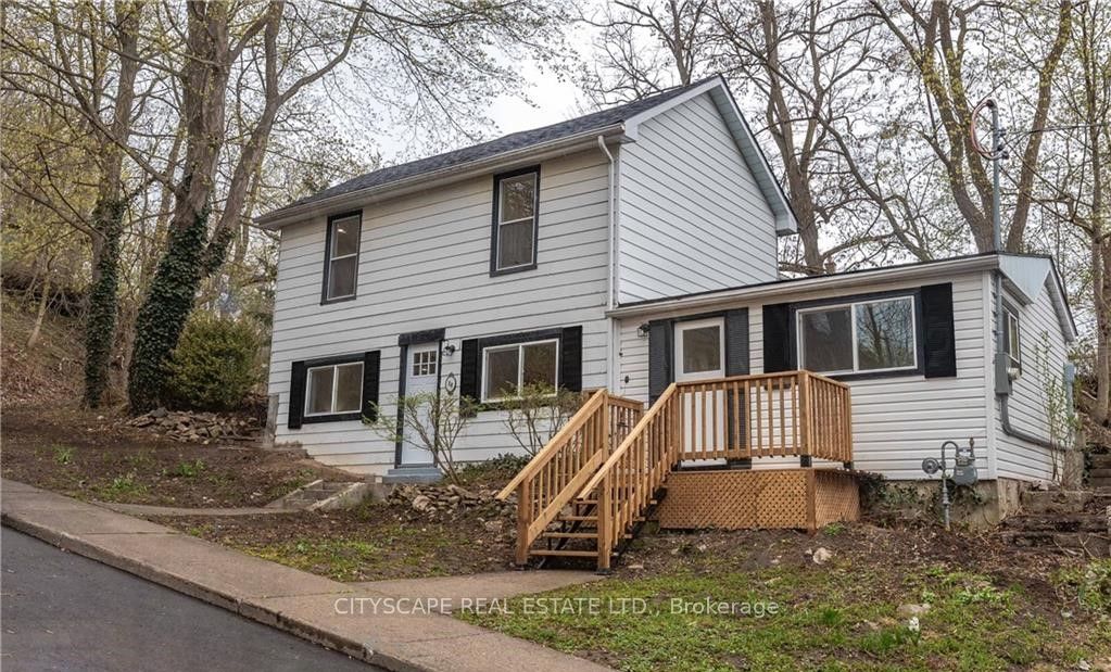14 Mount Elgin Street, Brant, ON N3L 1G3