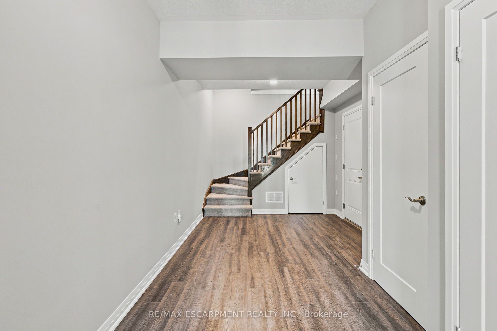13 Aqua Lane, Hamilton, ON L0R 1P0 photo 3