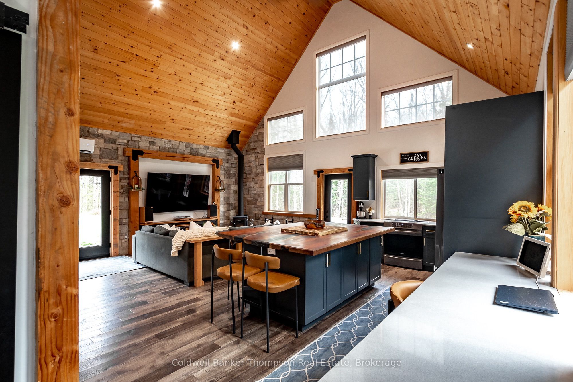 1024 Fieldale Road, Lake of Bays, ON P1H 2J6 photo 2