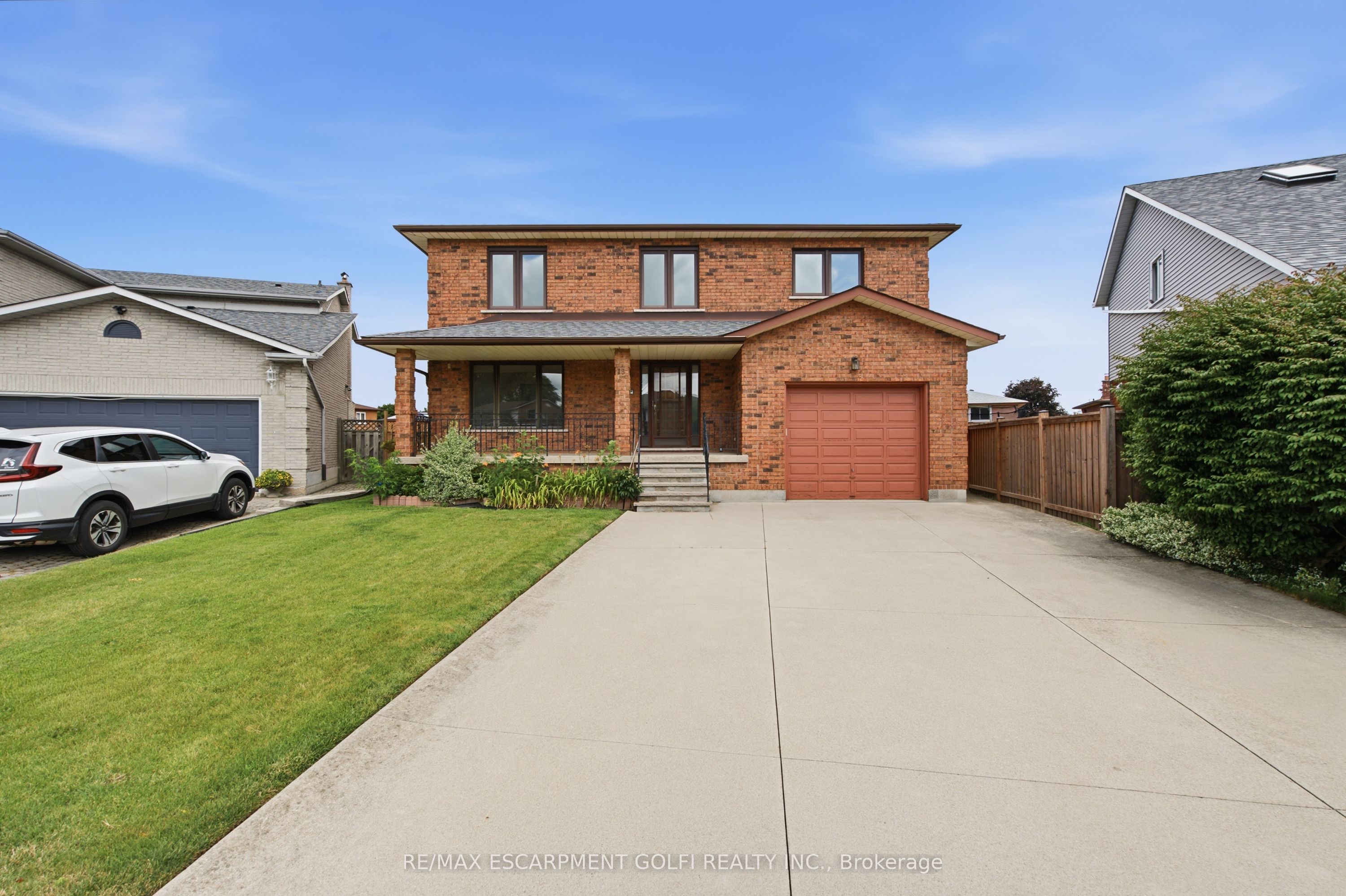 18 Marcel Place, Hamilton, ON L9B 1W3 photo 2