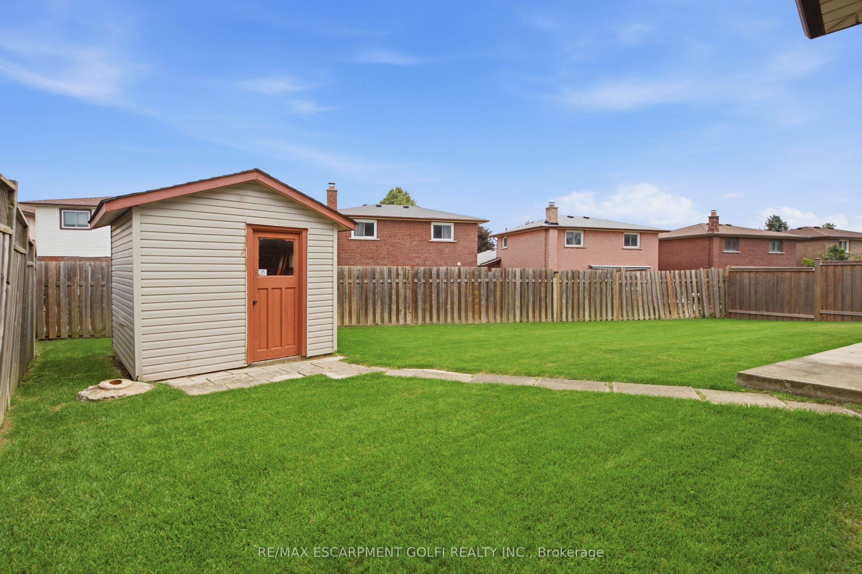 18 Marcel Place, Hamilton, ON L9B 1W3 photo 3