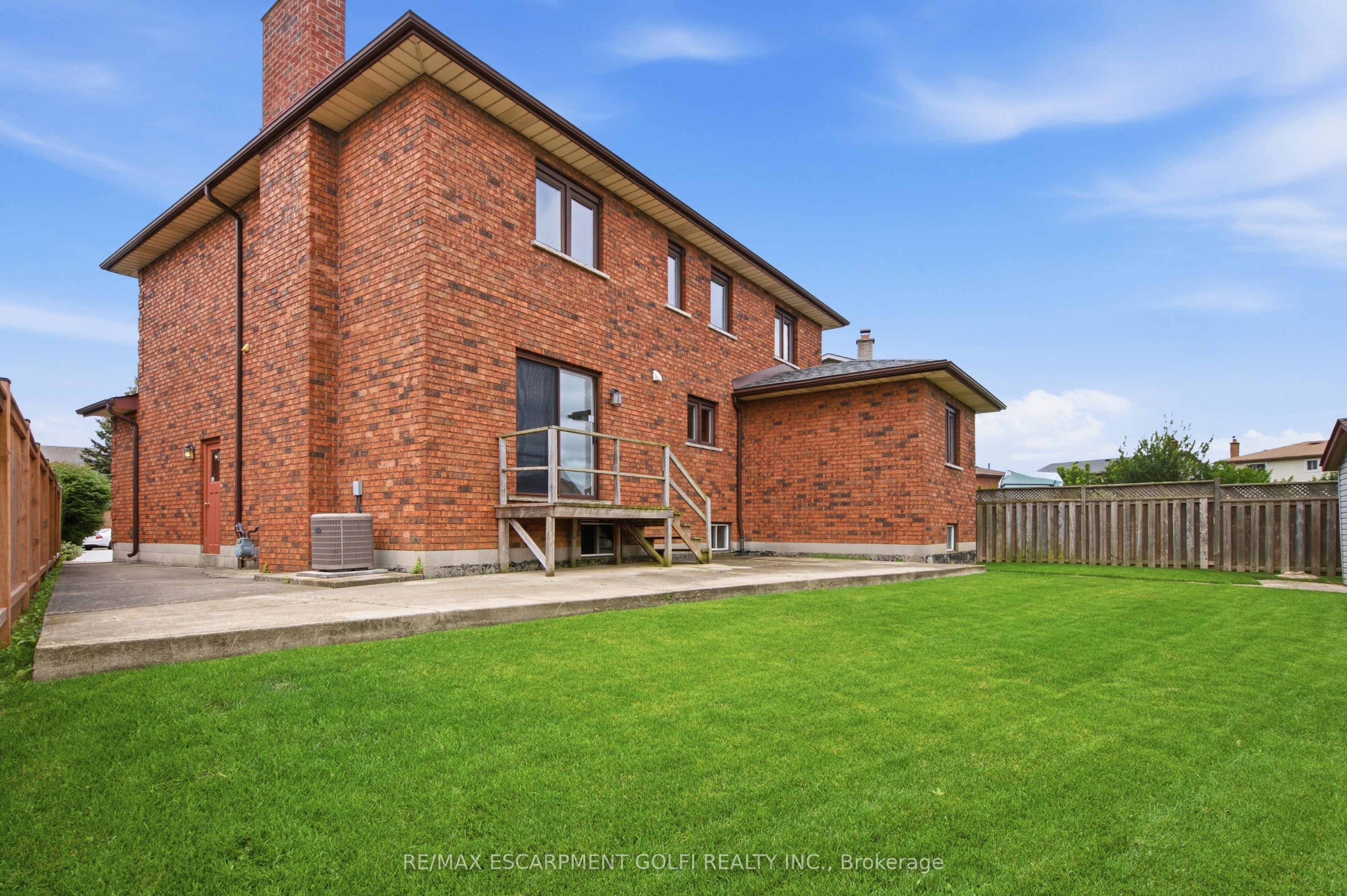 18 Marcel Place, Hamilton, ON L9B 1W3 photo 4