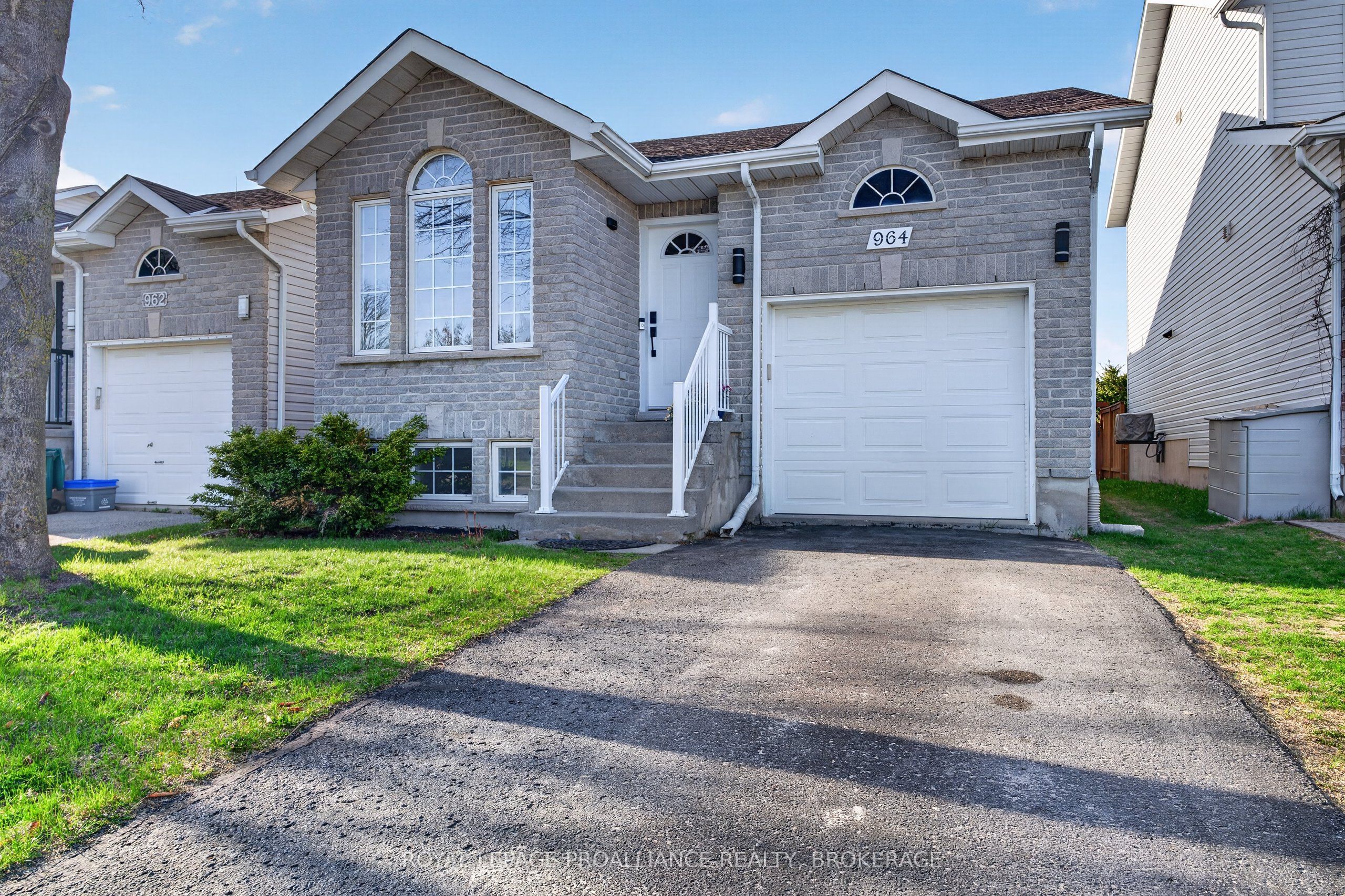 964 Rainbow Crescent, Kingston, ON K7K 7J2