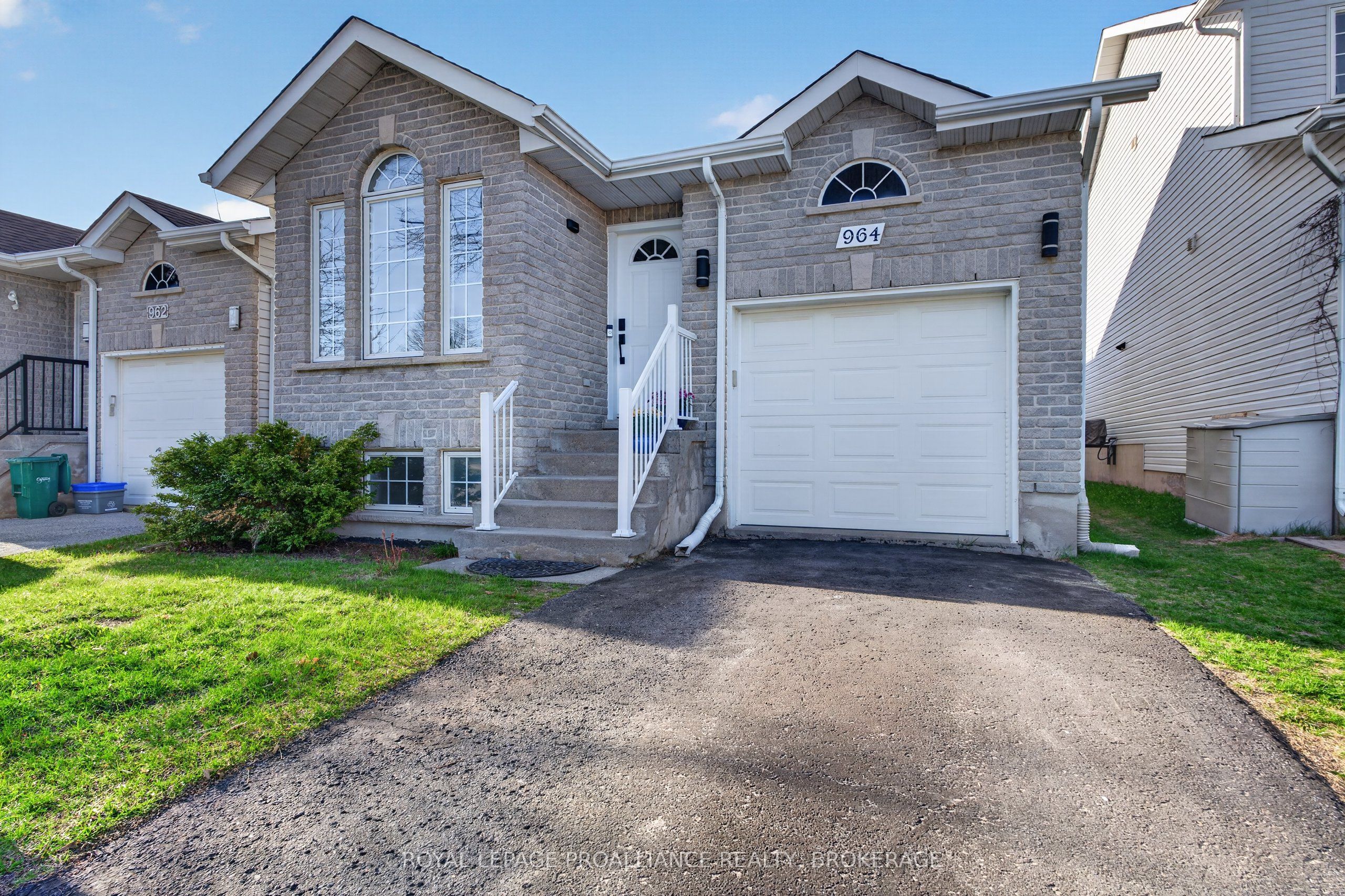 964 Rainbow Crescent, Kingston, ON K7K 7J2 photo 2