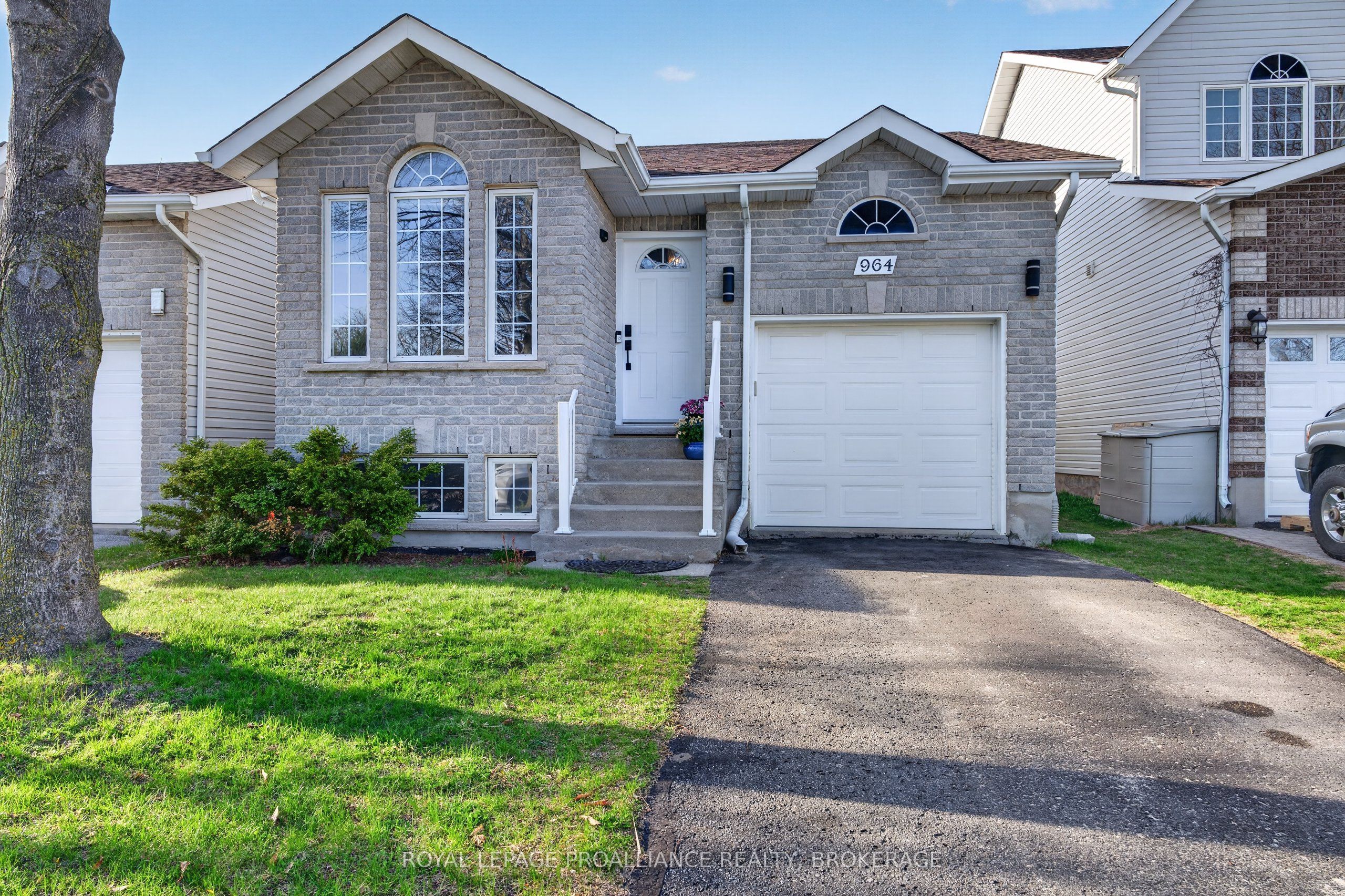964 Rainbow Crescent, Kingston, ON K7K 7J2 photo 3