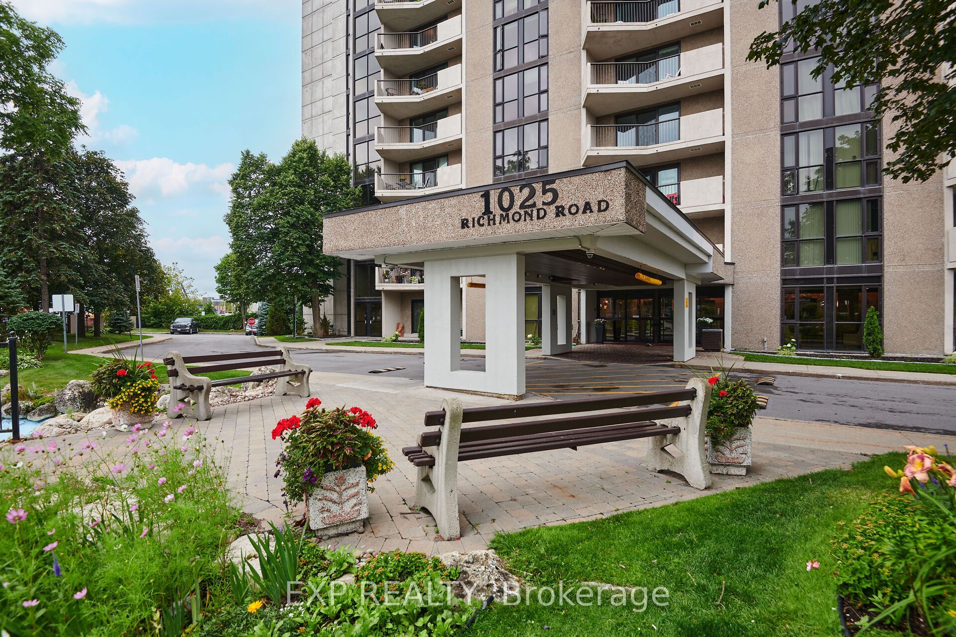 1025 Richmond Road 704, Woodroffe, ON K2B 8G8 photo 2