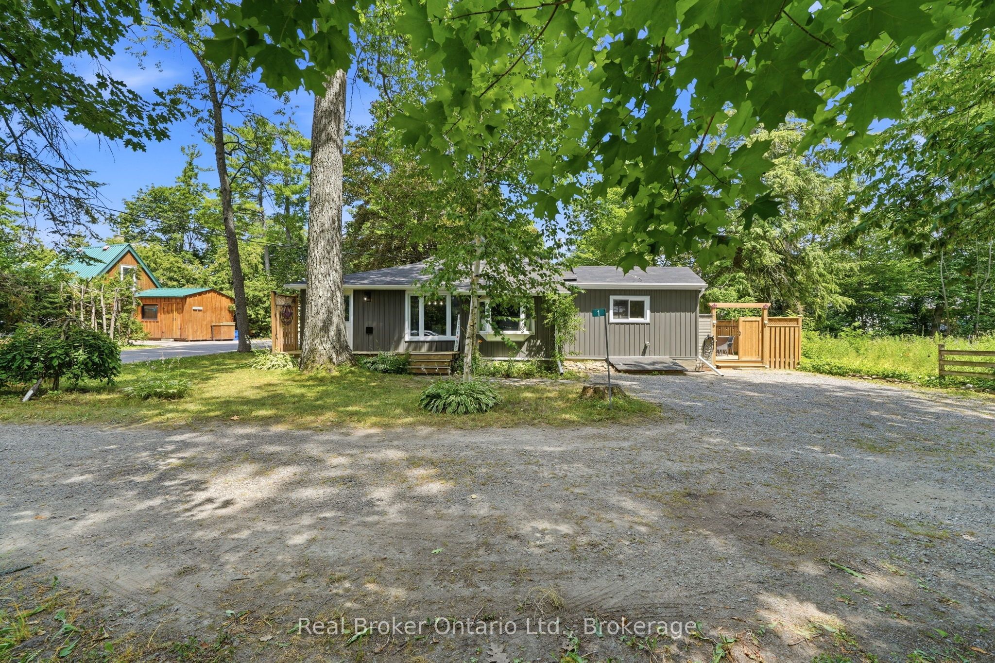 1 JANICE Drive, Kawartha Lakes, ON K9V 4R6