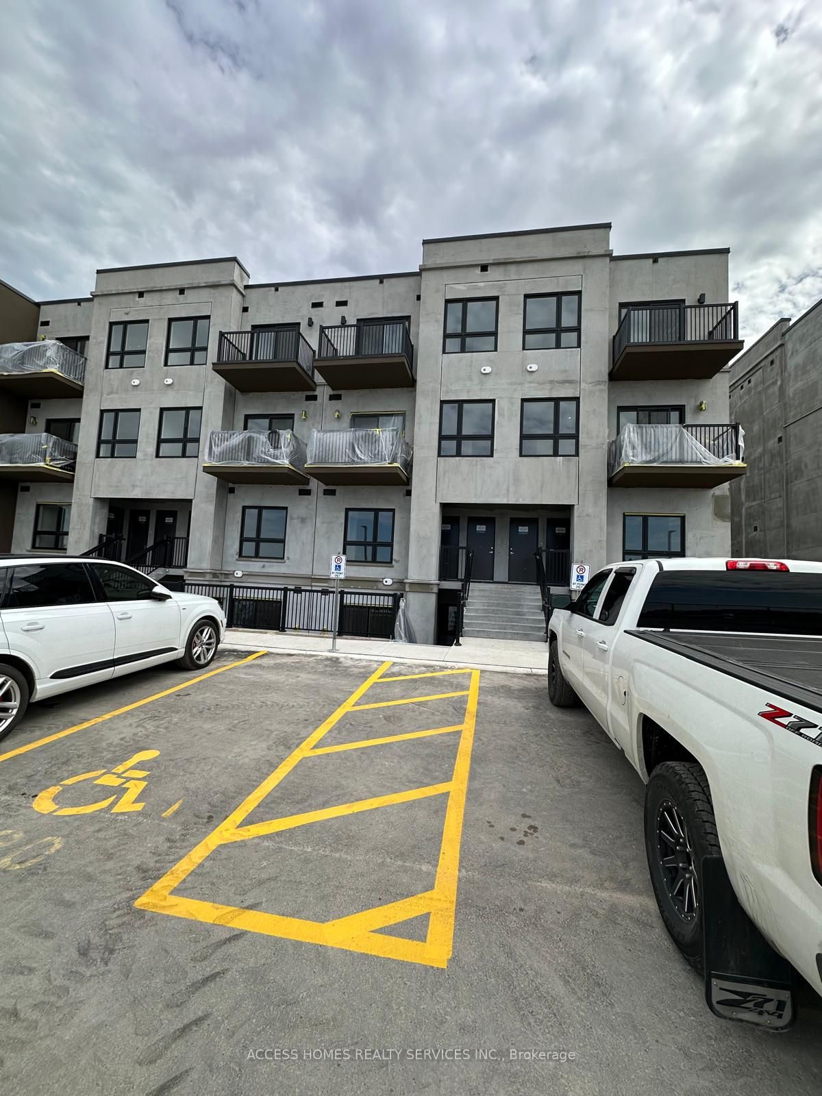 25 Palace Street P0341, Kitchener, ON N2E 3M6