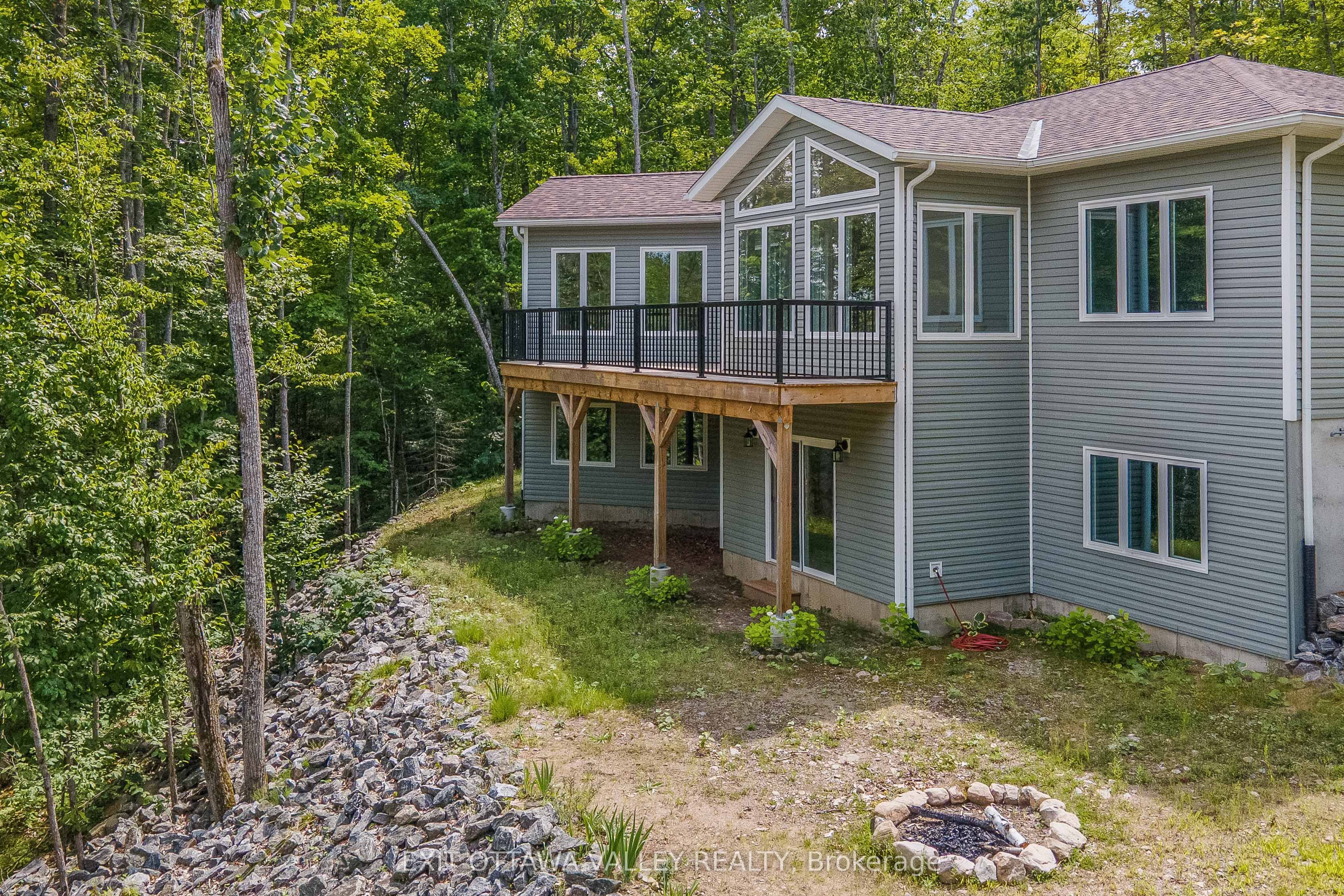 698 Mitchell Road, Madawaska Valley, ON K0J 1B0 photo 2
